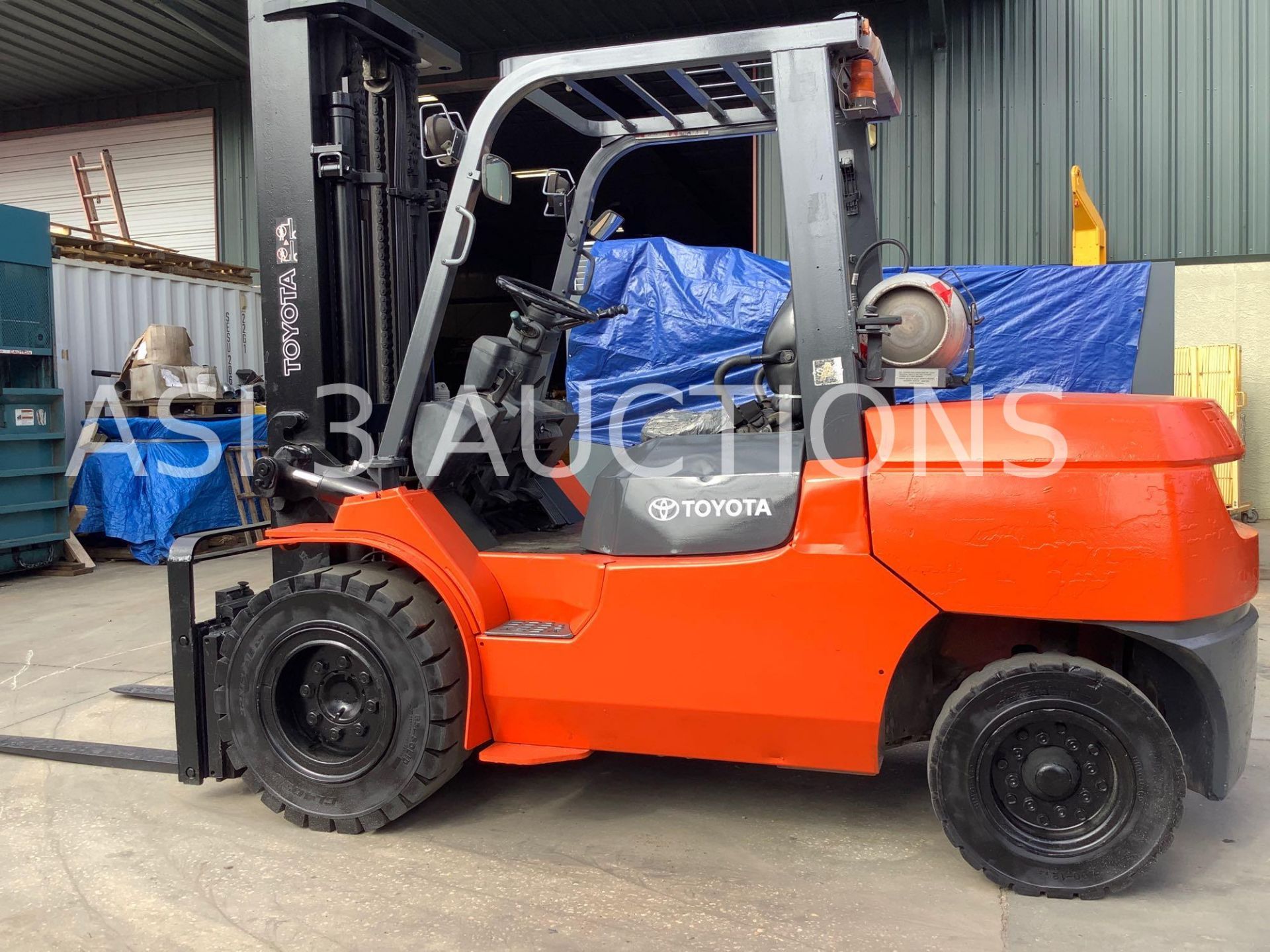 TOYOTA LP FORKLIFT MODEL 7FGU45, TILT,  APPROX LOAD CAPACITY 9750LBS - Image 9 of 11