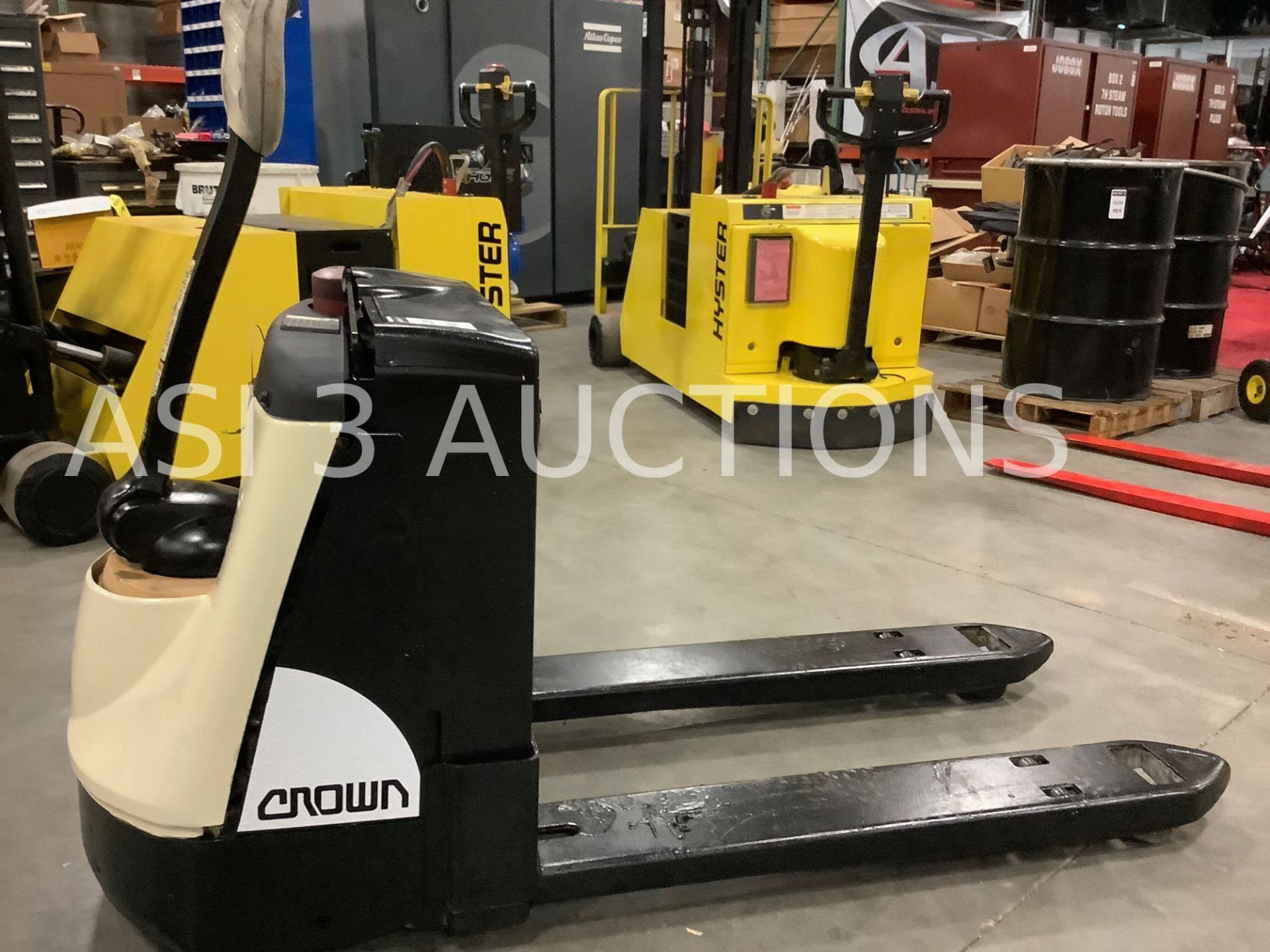 2016 CROWN ELECTRIC WP 3000 SERIES PALLET JACK MODEL WP3035-45 - Image 4 of 14