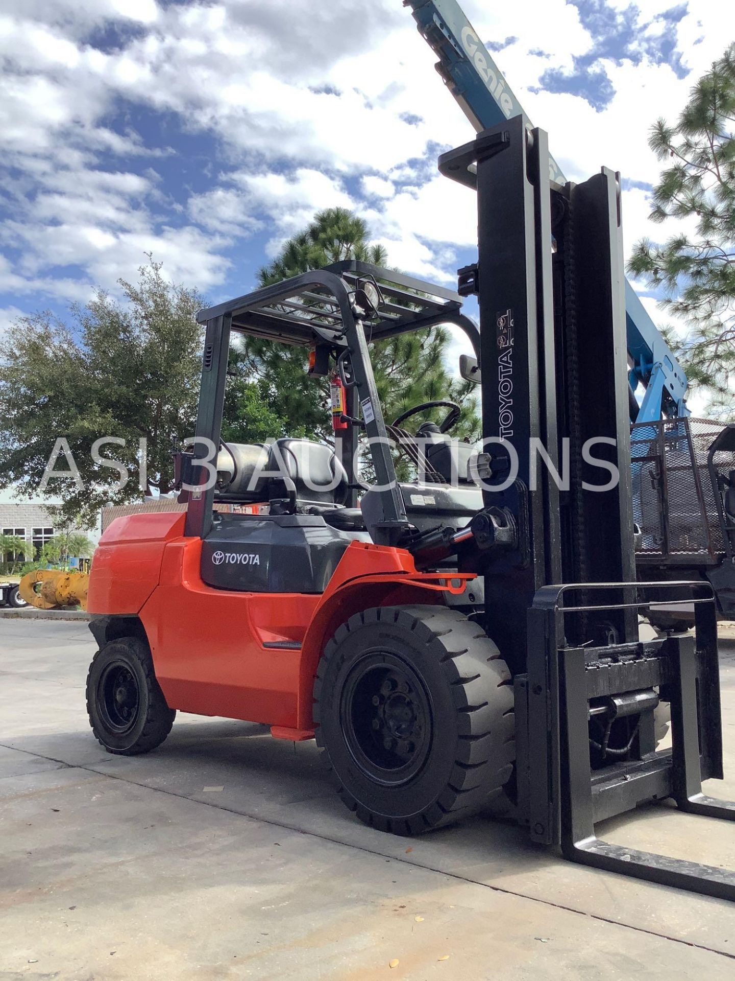 TOYOTA LP FORKLIFT MODEL 7FGU45, TILT,  APPROX LOAD CAPACITY 9750LBS - Image 7 of 11