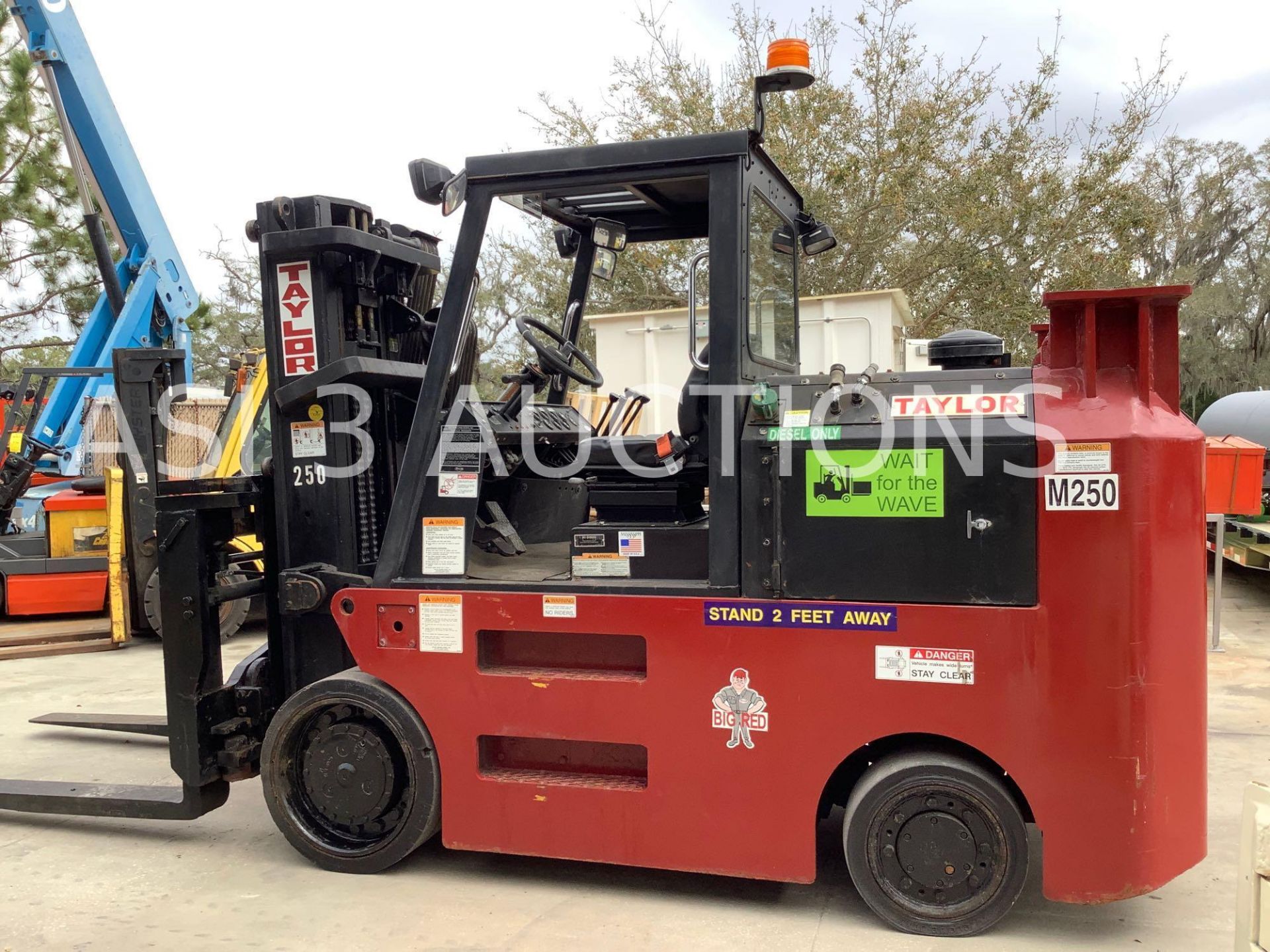 TAYLOR "BIG RED" DIESEL FORKLIFT MODEL TC250, FACTORY RECONDITIONED IN 2014 - Image 2 of 18