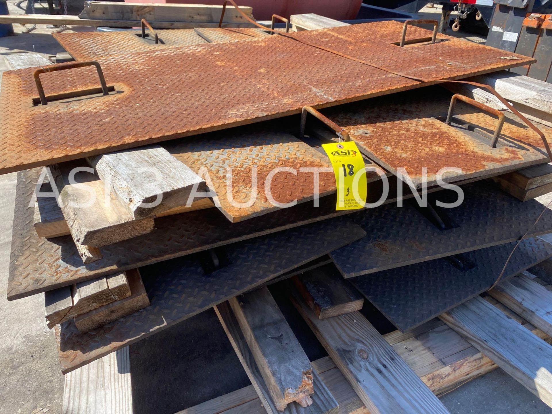 LARGE QUANTITY OF HEAVY STEEL ROAD PLATES - Image 5 of 7