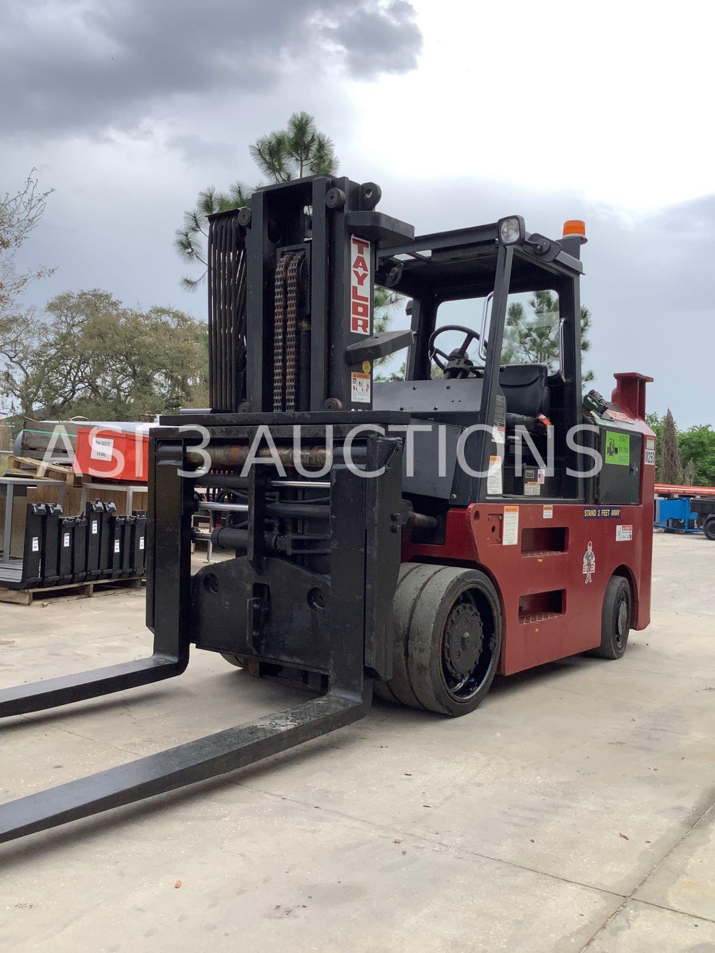 TAYLOR "BIG RED" DIESEL FORKLIFT MODEL TC250, FACTORY RECONDITIONED IN 2014 - Image 16 of 18
