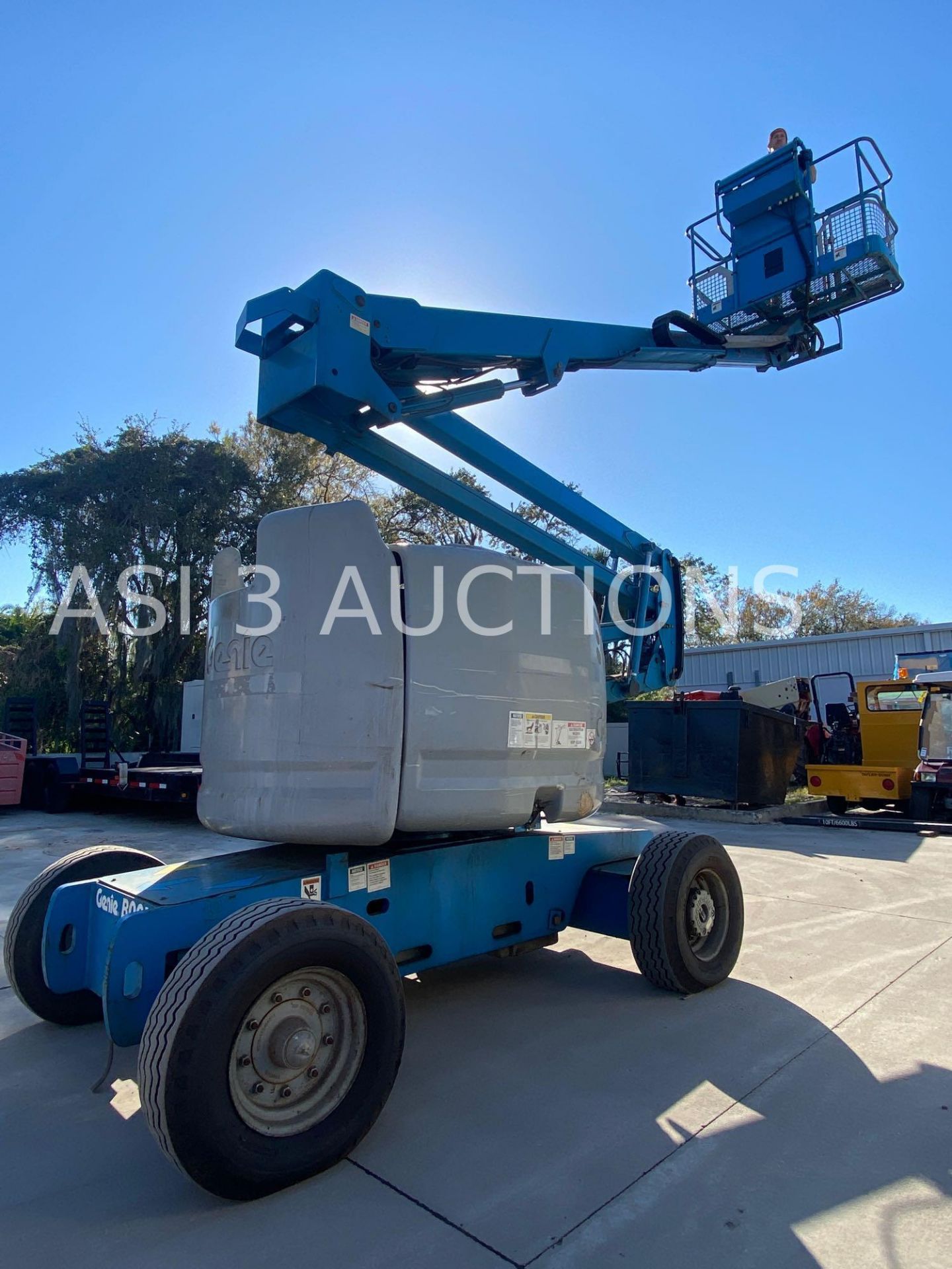 GENIE Z-45/25 DUAL FUEL ARTICULATING BOOM LIFT, FOAM FILLED TIRES, EXTRA WEIGHT UNDERNEATH, 45 - Image 11 of 17