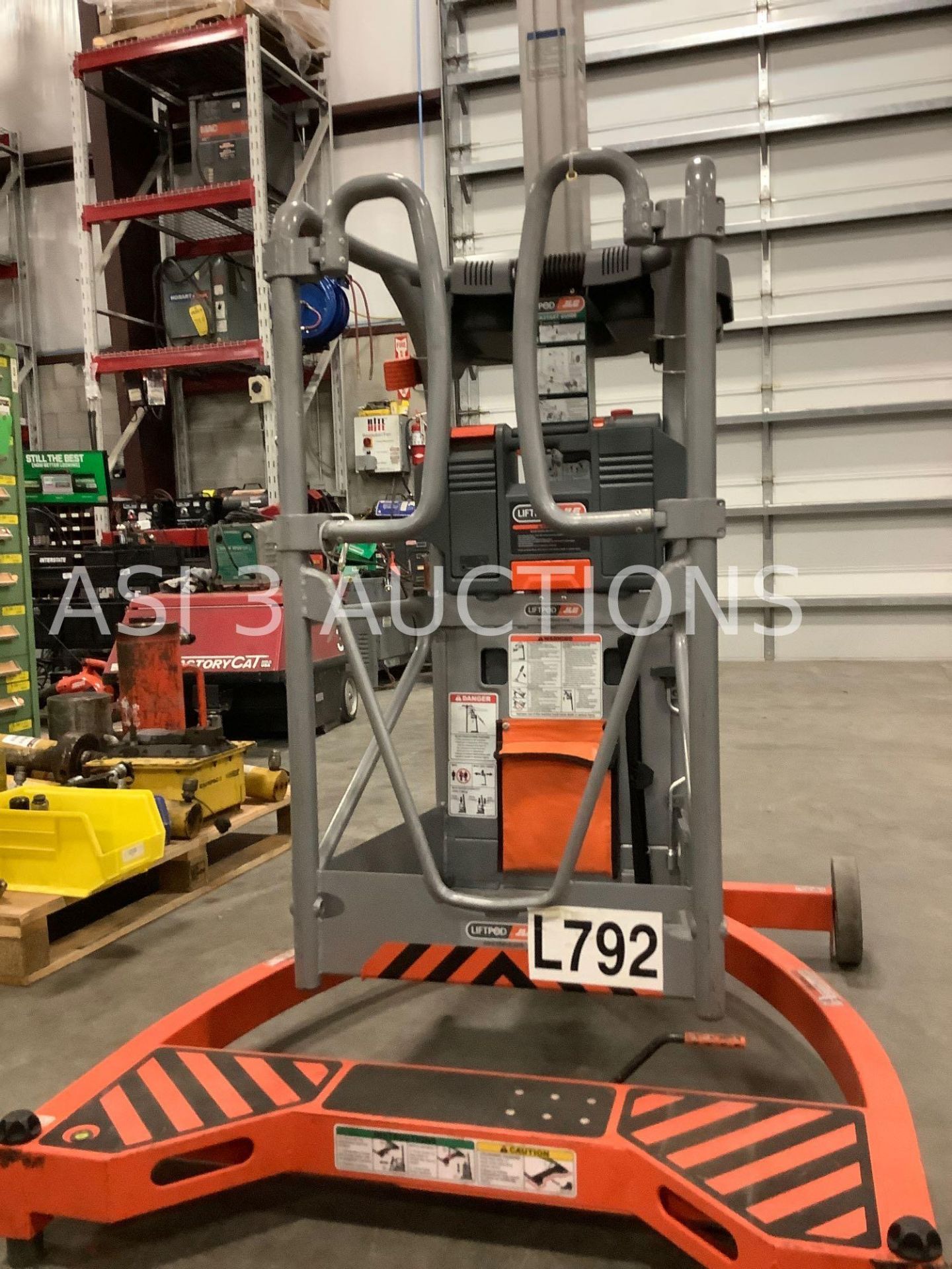 2013 JLG ELECTRIC MAN LIFT MODEL FS80 D3 POWER PACK LIFTPOD 20S MAX CAPACITY 330 WITH MANUAL - Image 3 of 11