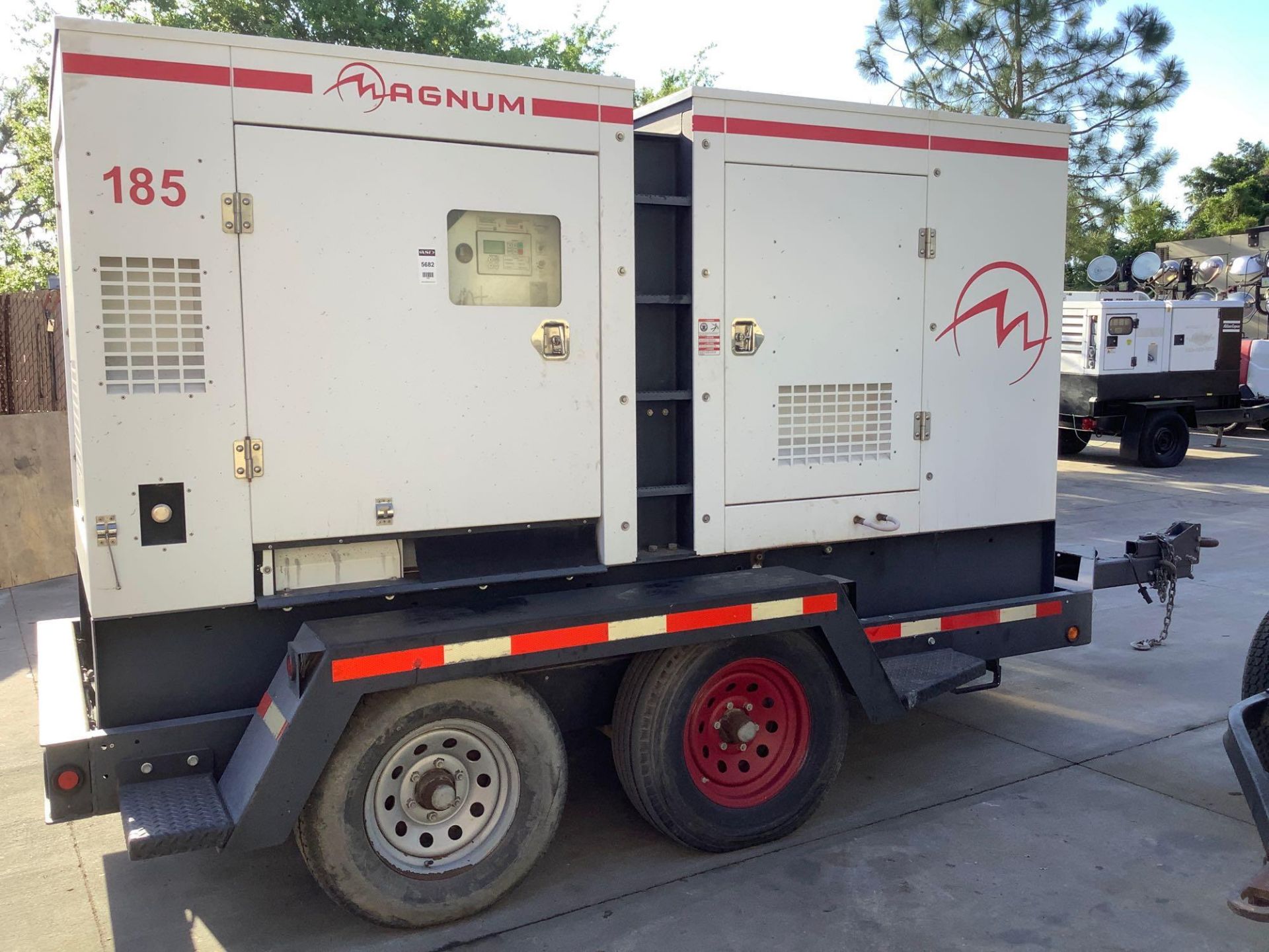 2012 MAGNUM 185 TRAILER MOUNTED GENERATOR MODEL 431PSL6306 , JOHN DEERE DIESEL, CONTINUOUS DU TY KW - Image 5 of 15