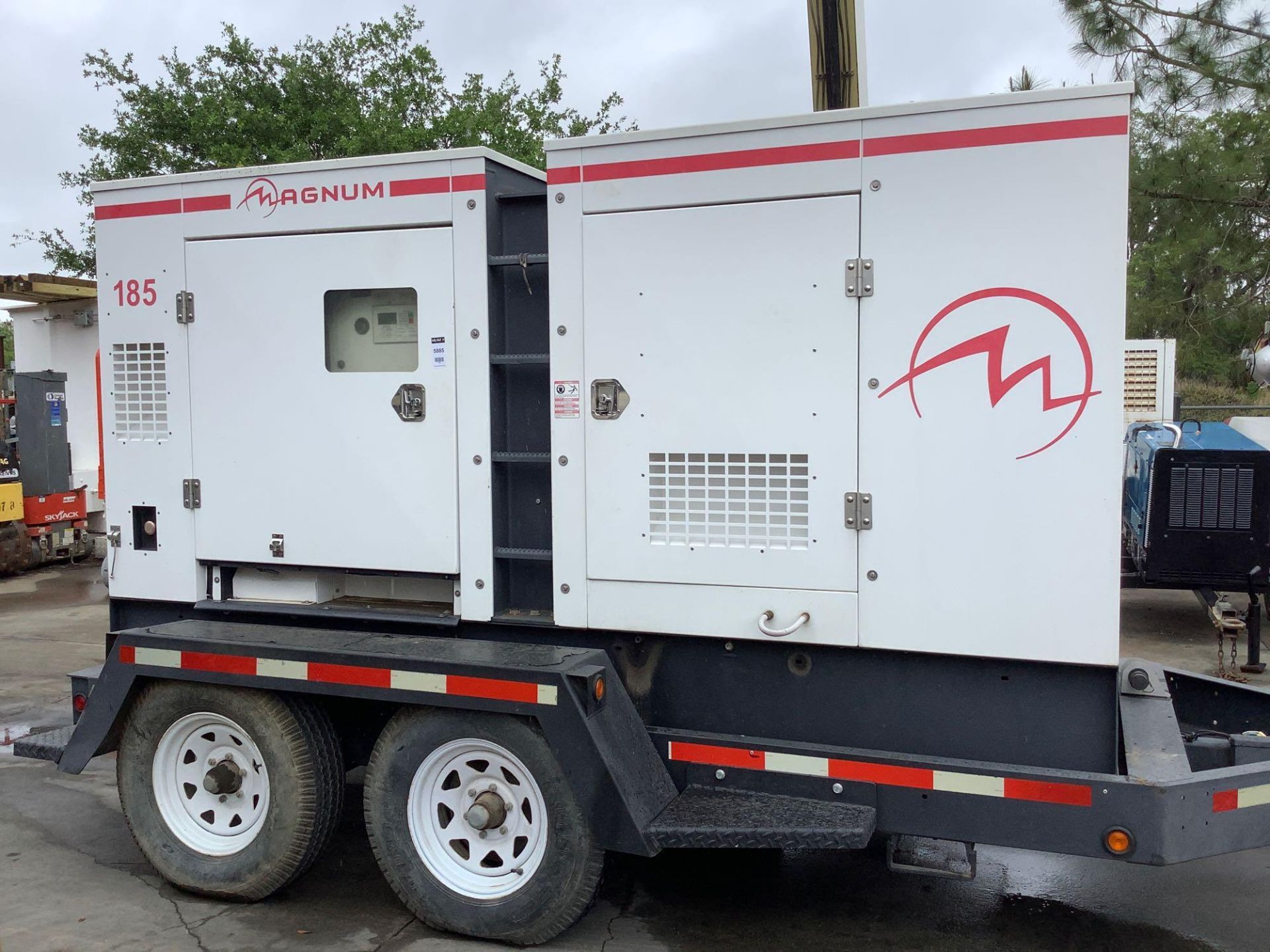 2012 TRAILER MOUNTED DIESEL MAGNUM 185 GENERATOR MODEL 431PSL6306,PHASE 3 ,CONTINUOUS DUTY VOLTS 480 - Image 4 of 15
