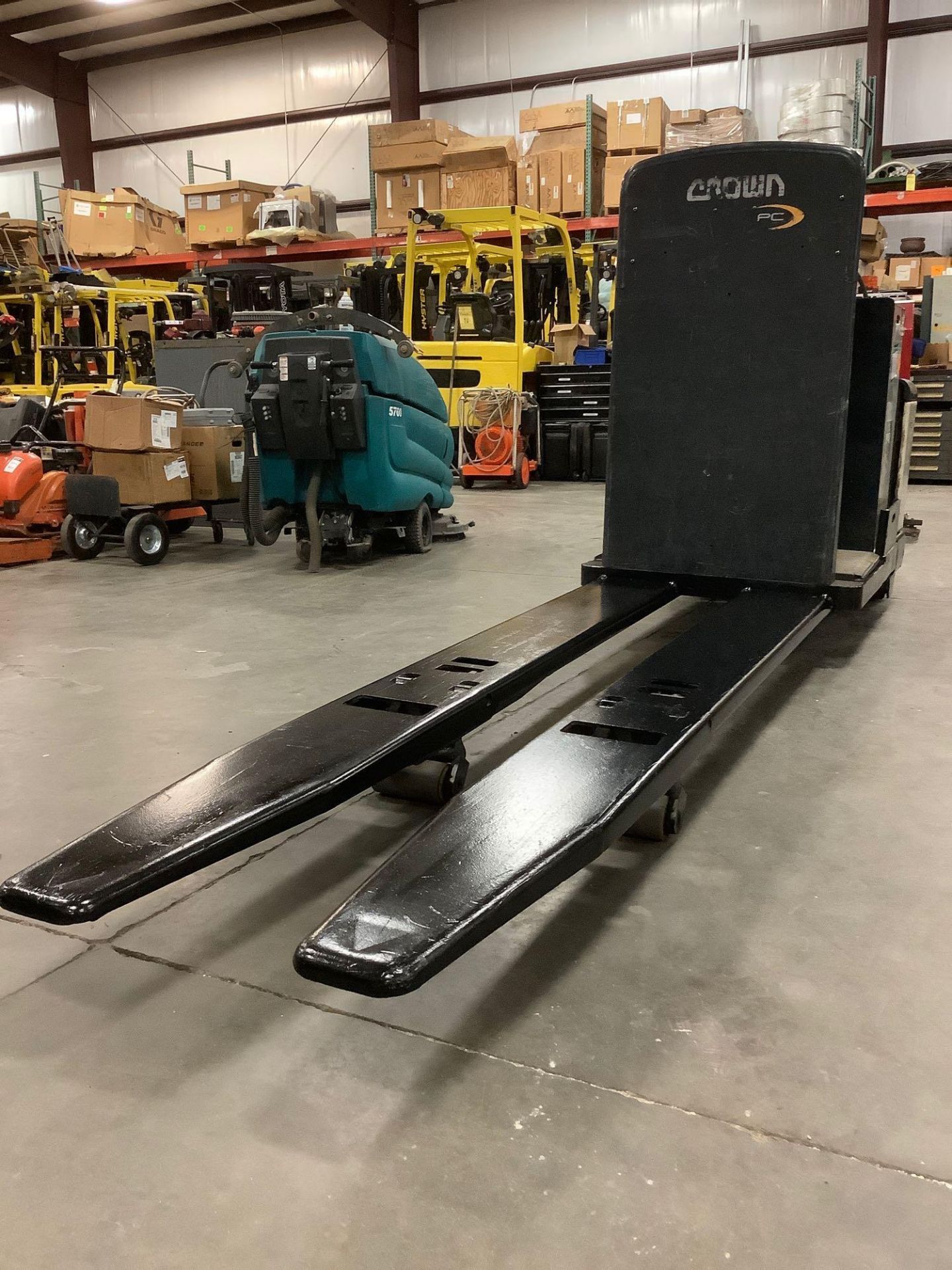 2012 CROWN PC4500-80 ELECTRIC PALLET JACK RUNS AND OPERATES - Image 14 of 14