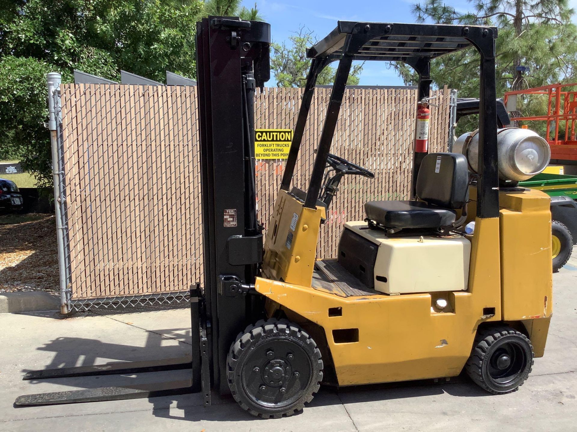 TCM FORKLIFT MODEL FCG25N6 , APPROX CAPACITY 5000LBS, TILT, RUNS AND OPERATES