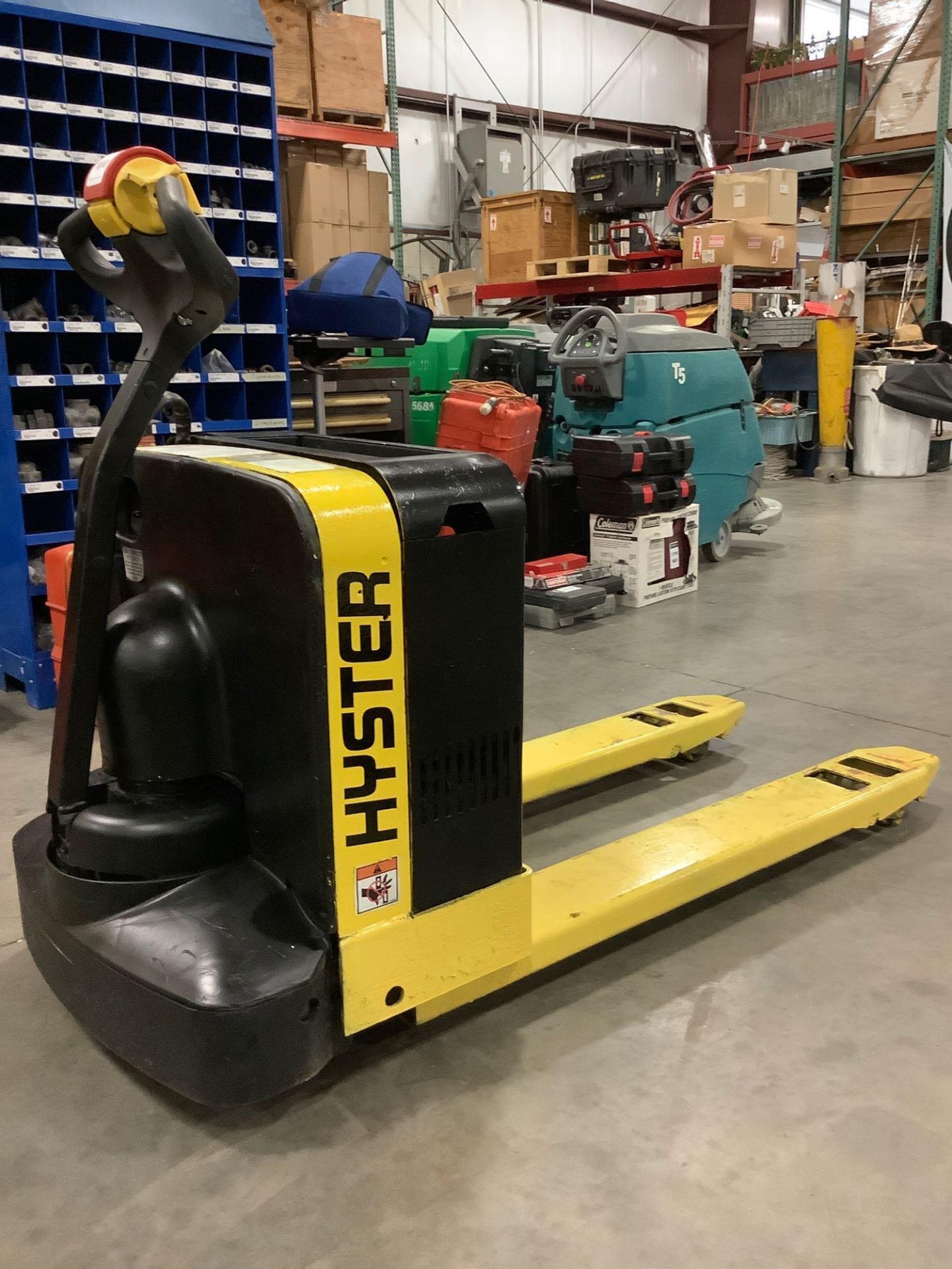 HYSTER ELECTRIC PALLET JACK MODEL W40Z,APPROX MAX CAPACITY 4000LBS RUNS AND OPERATES - Image 7 of 10