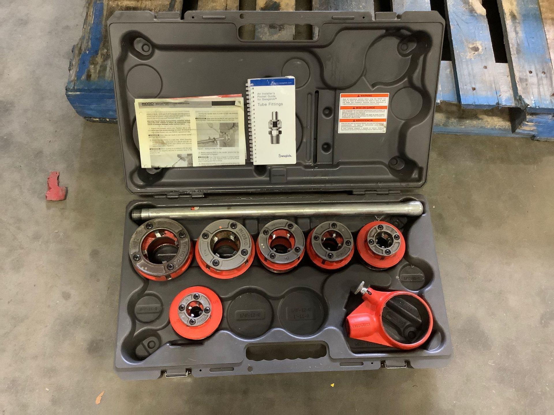 MANUAL RIDGID THREADER SET WITH CARRYING CASE
