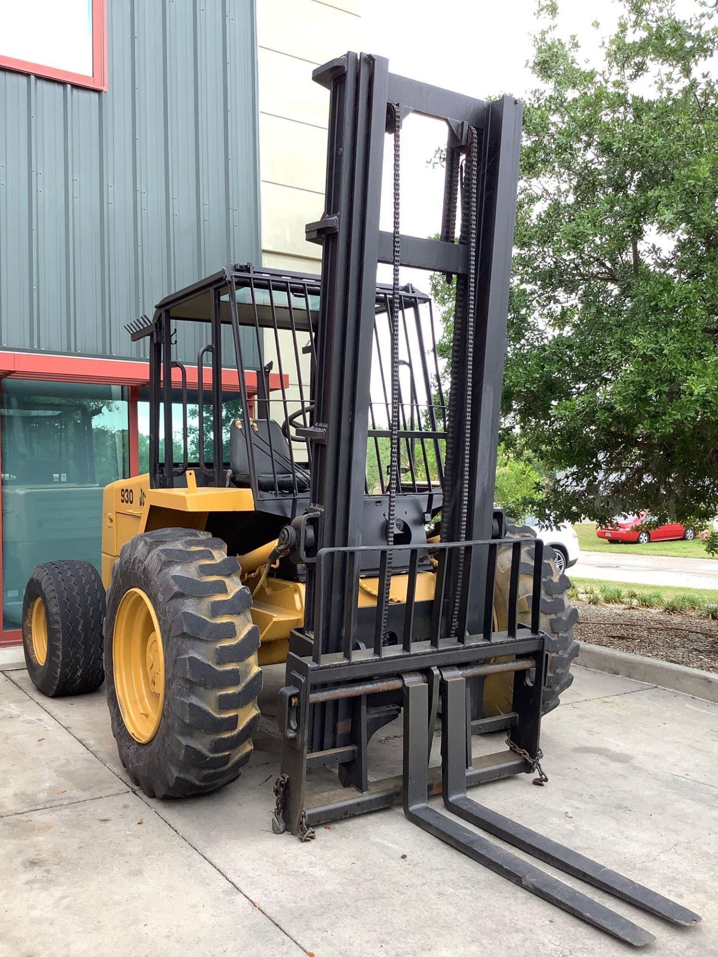 JCB ROUGH TERRAIN FORKLIFT MODEL 930, DIESEL, APPROX MAX CAPACITY 6000LBS ,APPROX HIGH CAPACITY 28FT - Image 7 of 10