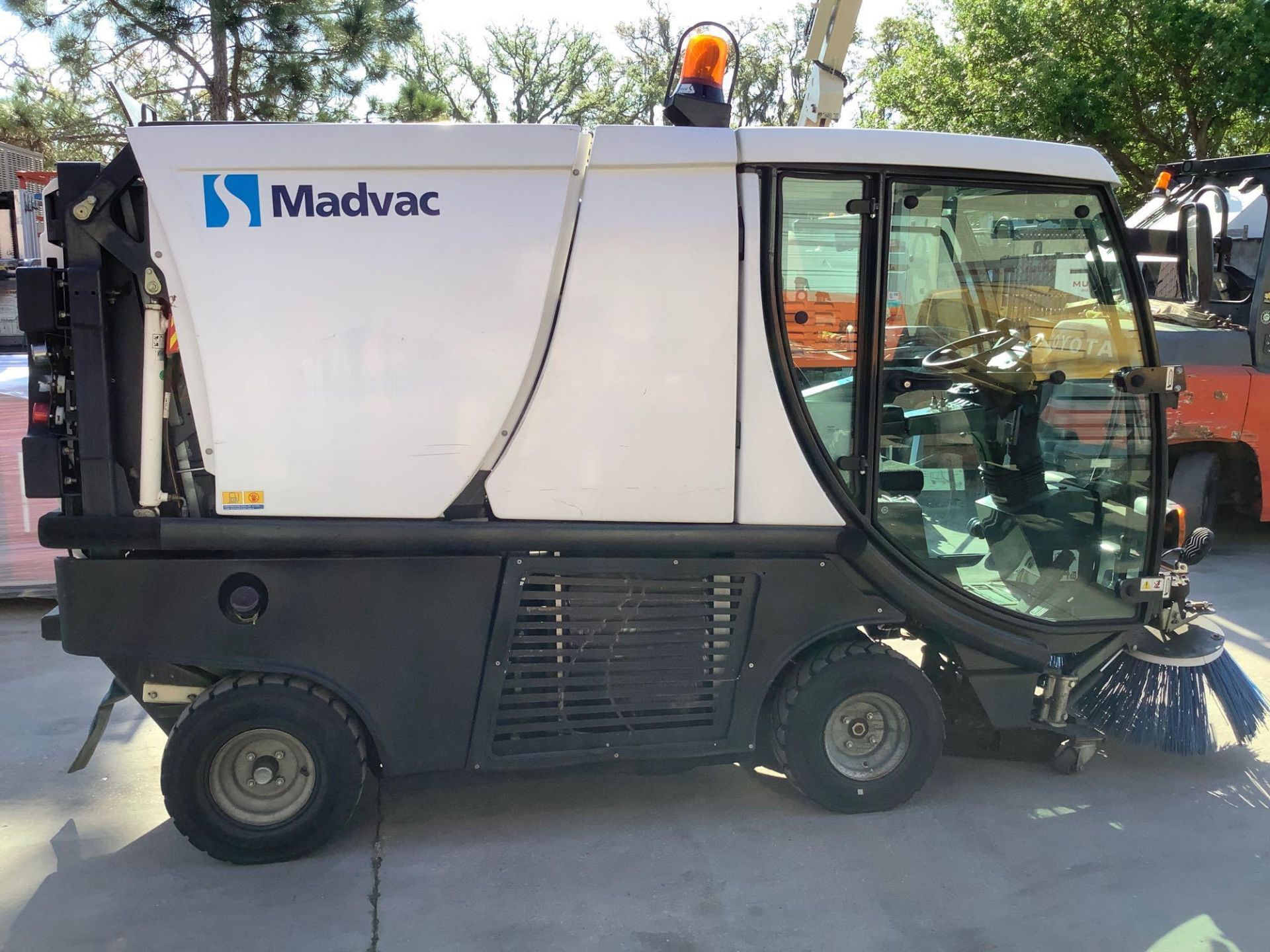 MADVAC COMPACT SWEEPER MODEL LS100 ,ENCLOSED CAB,BACK UP CAMERA, A/C AIR, EXTRA KEY - Image 3 of 15