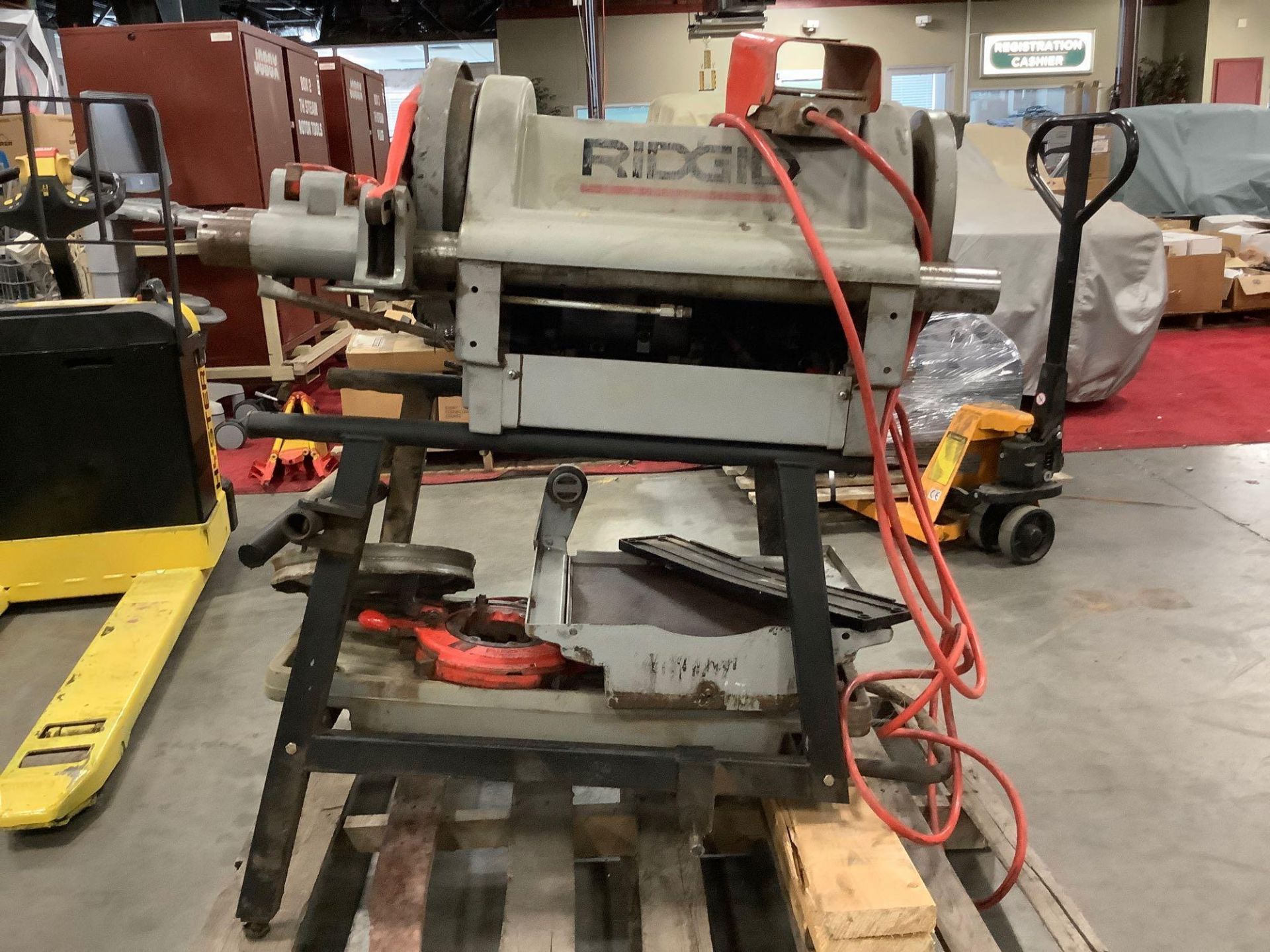 2018 ELECTRIC RIDGID PIPE THREADER MODEL 1224 WITH STAND, APPROX 120 VOLTS,APPROX AMP 15,APPROX HZ 6 - Image 5 of 8