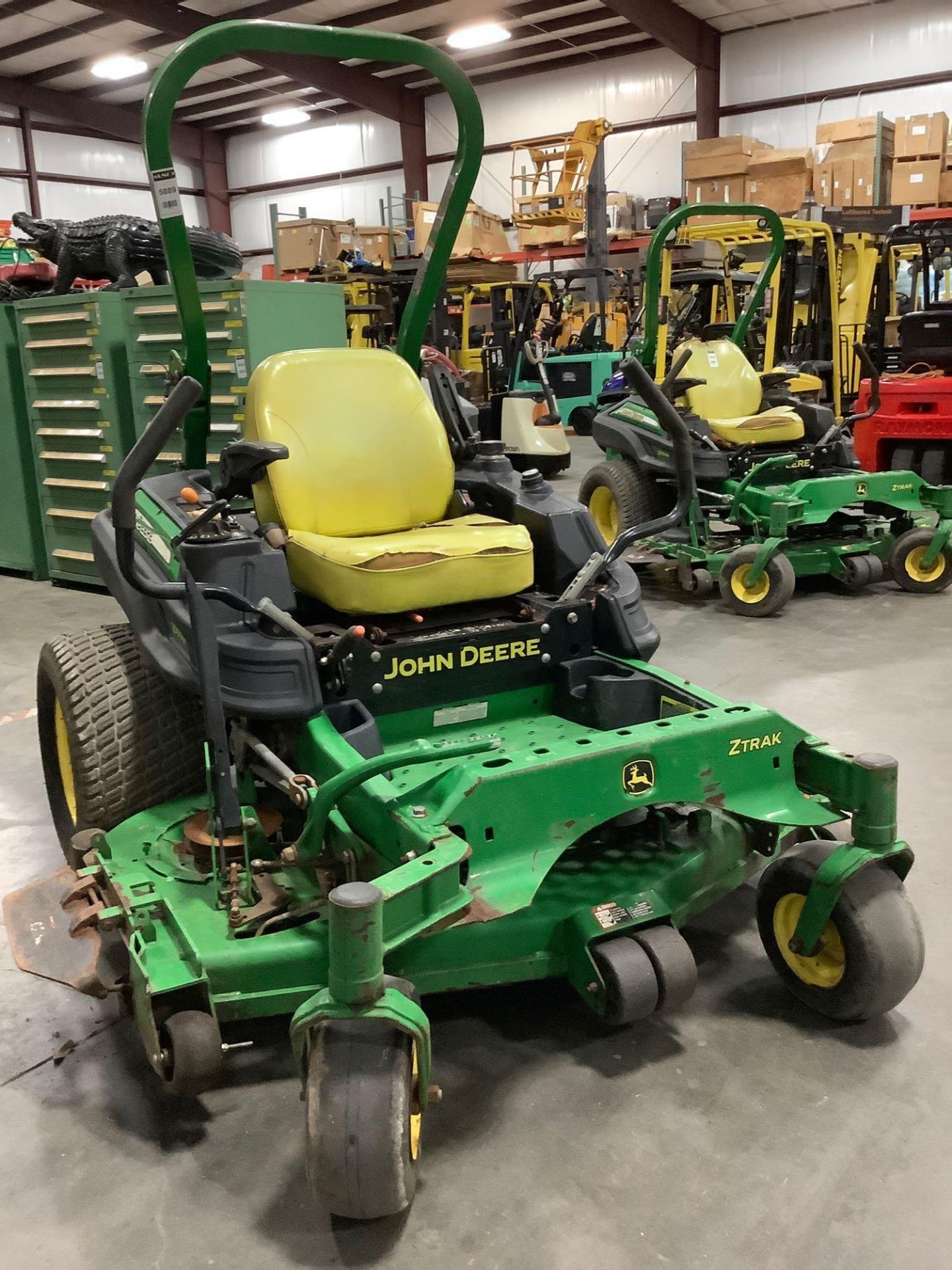 2016 JOHN DEERE COMMERCIAL MOWER MODEL Z950M APPROX 60IN ,GAS POWER, RUNS AND OPERATES
