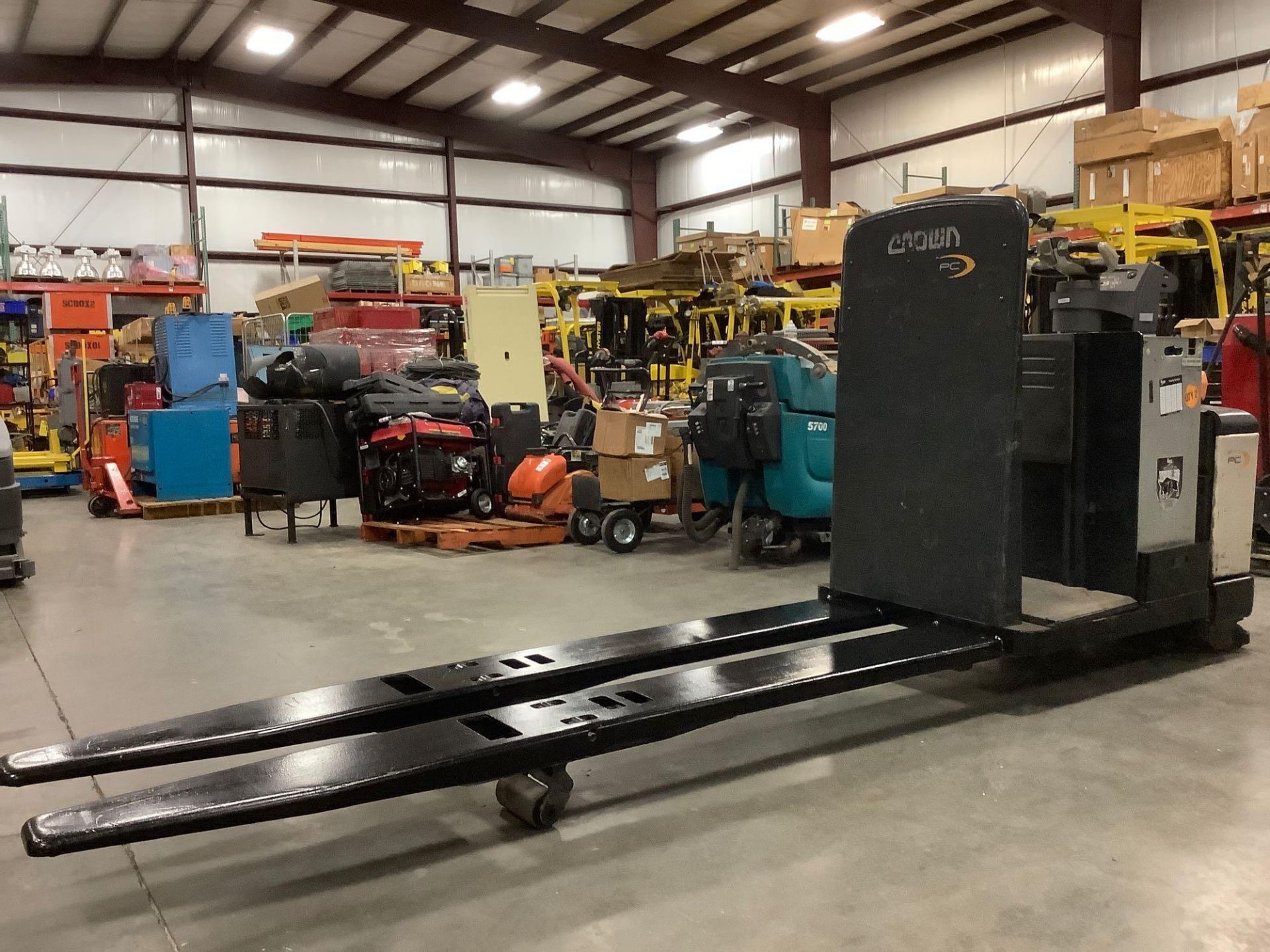 2012 CROWN PC4500-80 ELECTRIC PALLET JACK RUNS AND OPERATES - Image 2 of 14