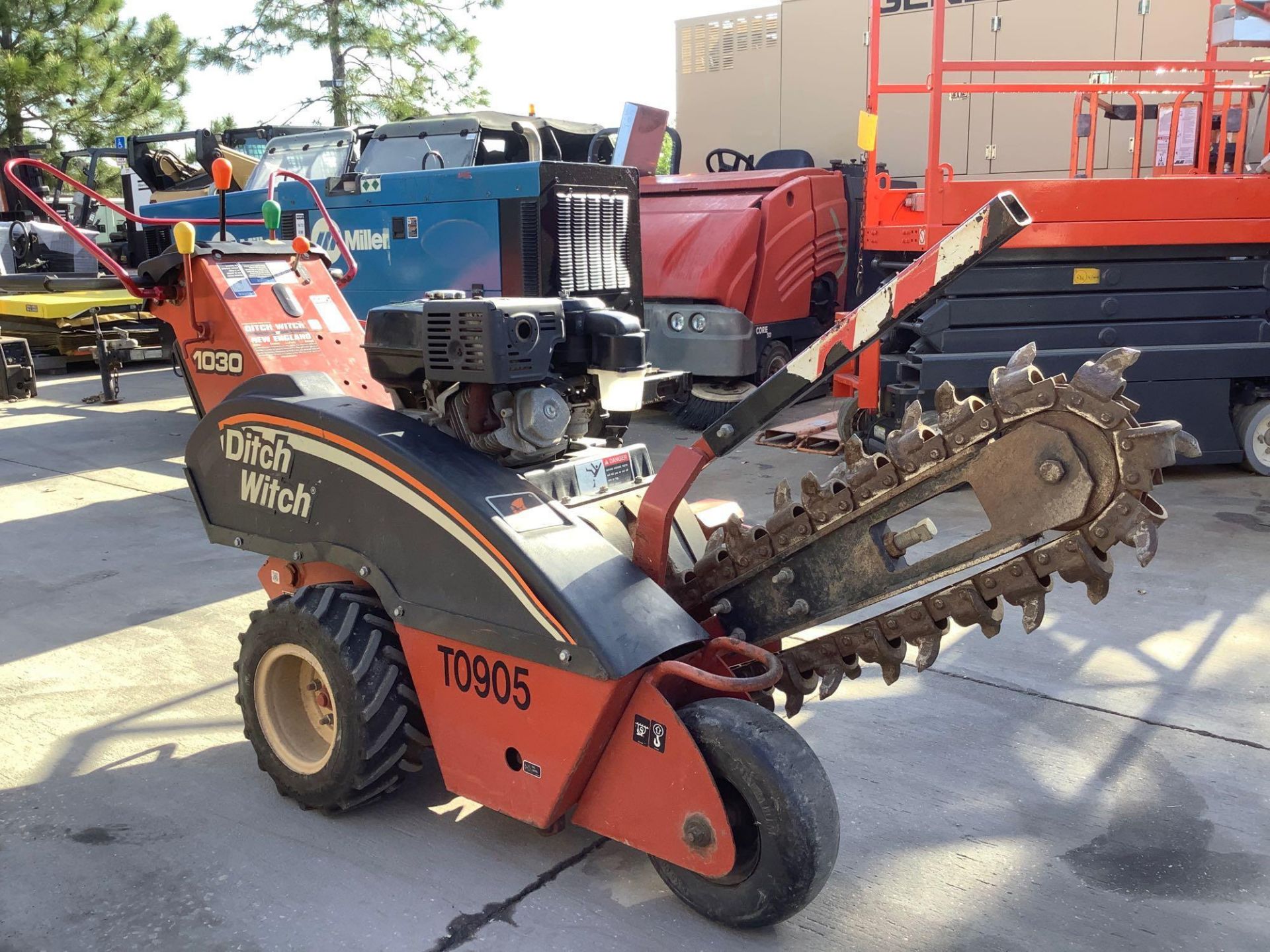 DITCH WITCH WALK BEHIND TRENCHER MODEL 1030, GAS POWERED, RUNS & OPERATES - Image 9 of 11