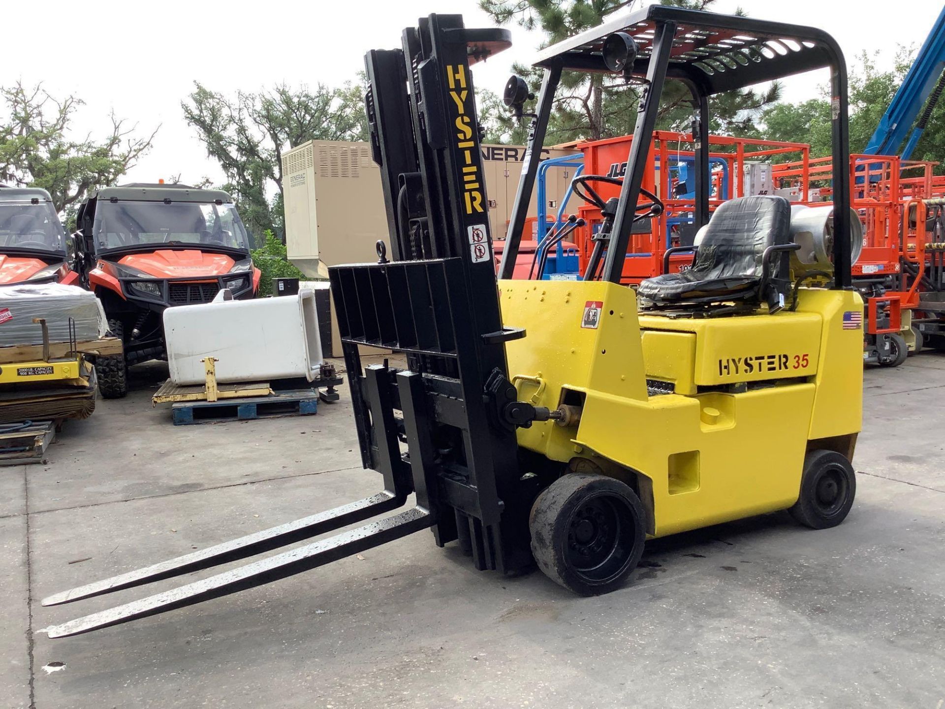 HYSTER LP FORKLIFT MODEL S35XL , APPROX LOAD CAPACITY 3,500 LBS , APPROX LOAD HEIGHT 191 IN, SIDE SH