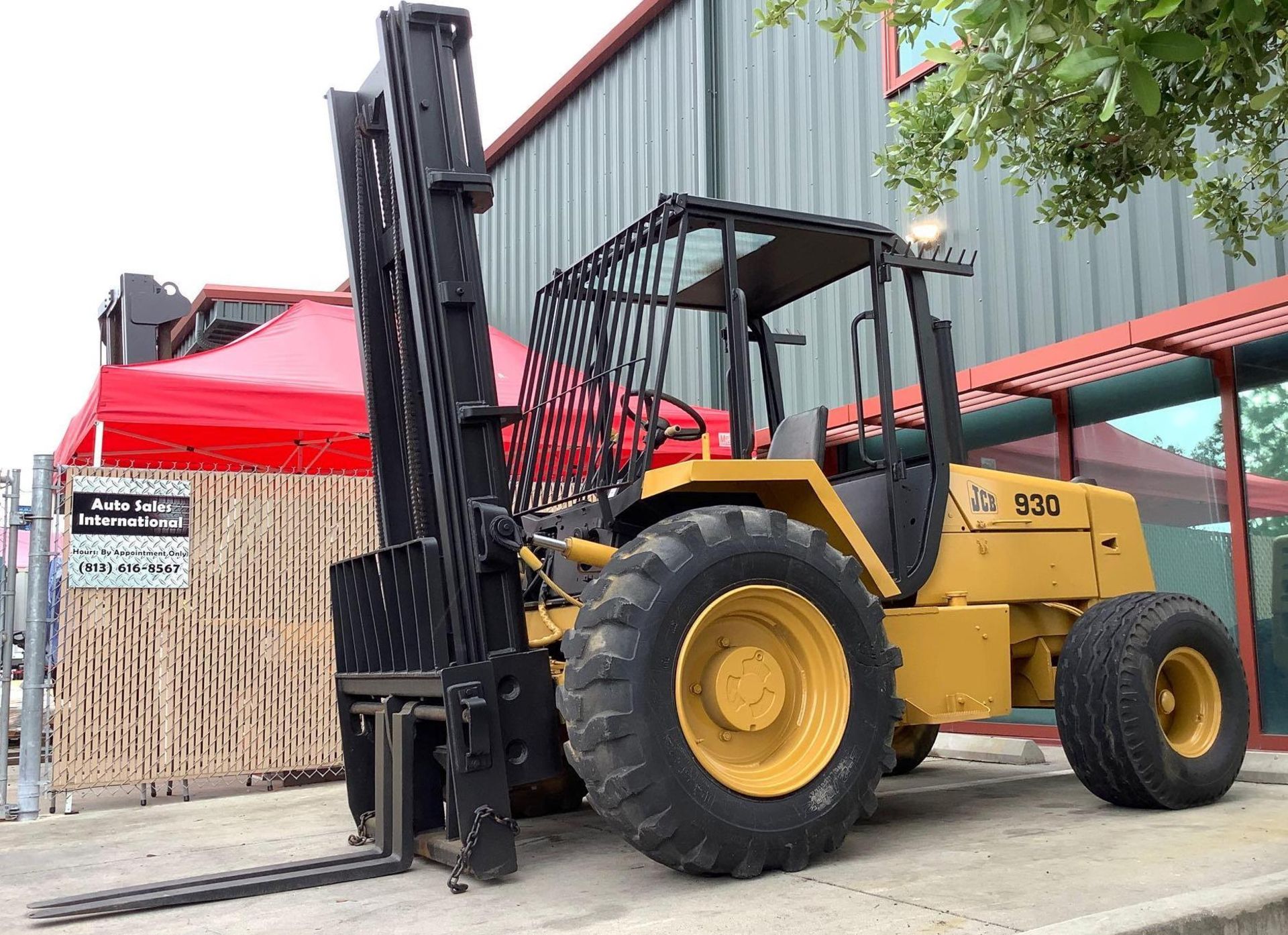 JCB ROUGH TERRAIN FORKLIFT MODEL 930, DIESEL, APPROX MAX CAPACITY 6000LBS ,APPROX HIGH CAPACITY 28FT