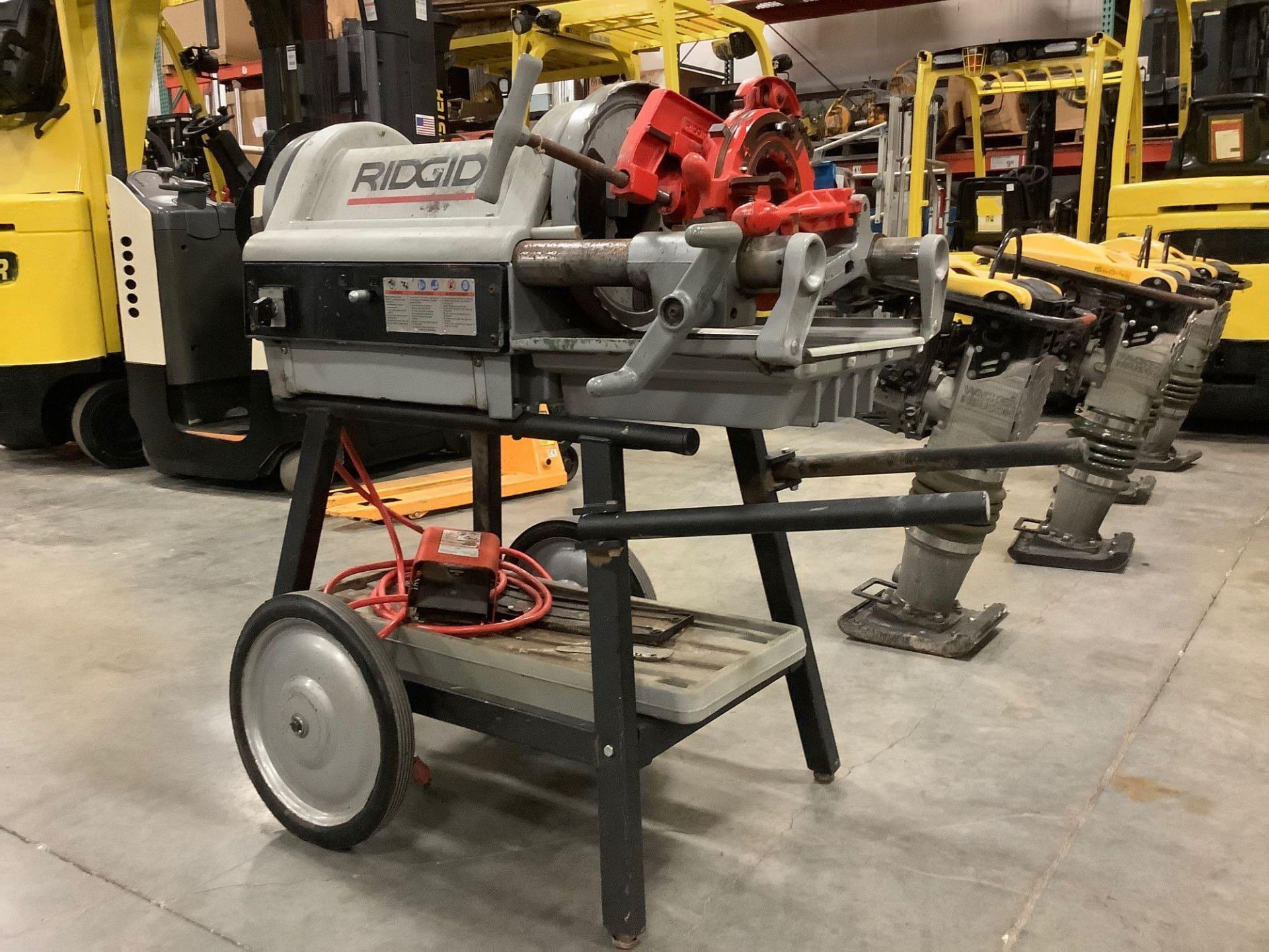 2018 ELECTRIC RIDGID PIPE THREADER MODEL 1224 WITH STAND, APPROX 120 VOLTS,APPROX AMP 15,APPROX HZ 6 - Image 5 of 11