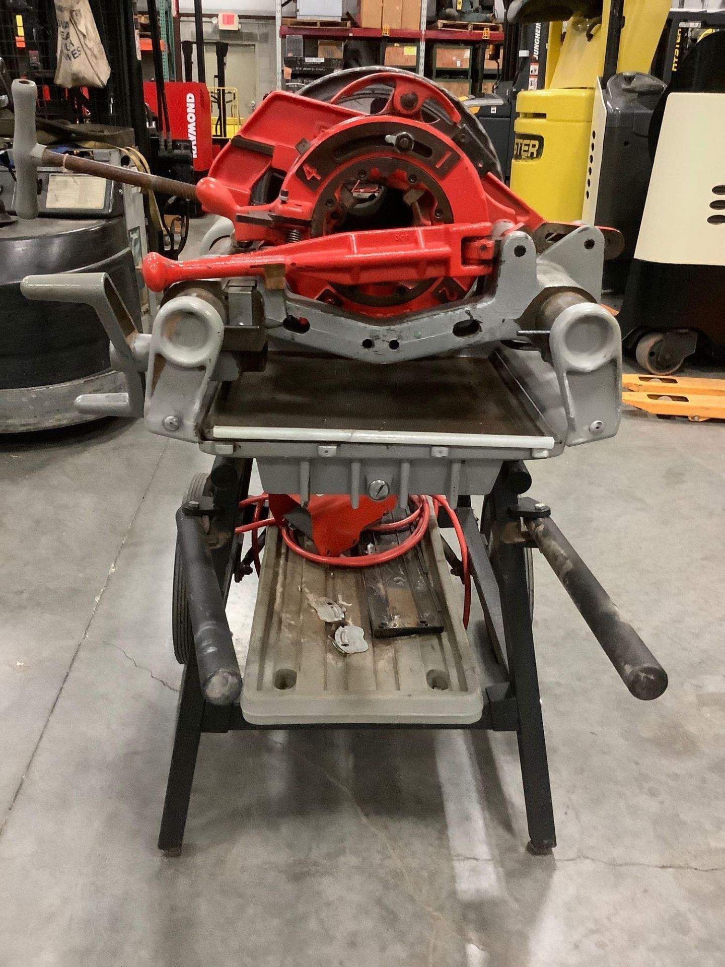 2018 ELECTRIC RIDGID PIPE THREADER MODEL 1224 WITH STAND, APPROX 120 VOLTS,APPROX AMP 15,APPROX HZ 6 - Image 6 of 11