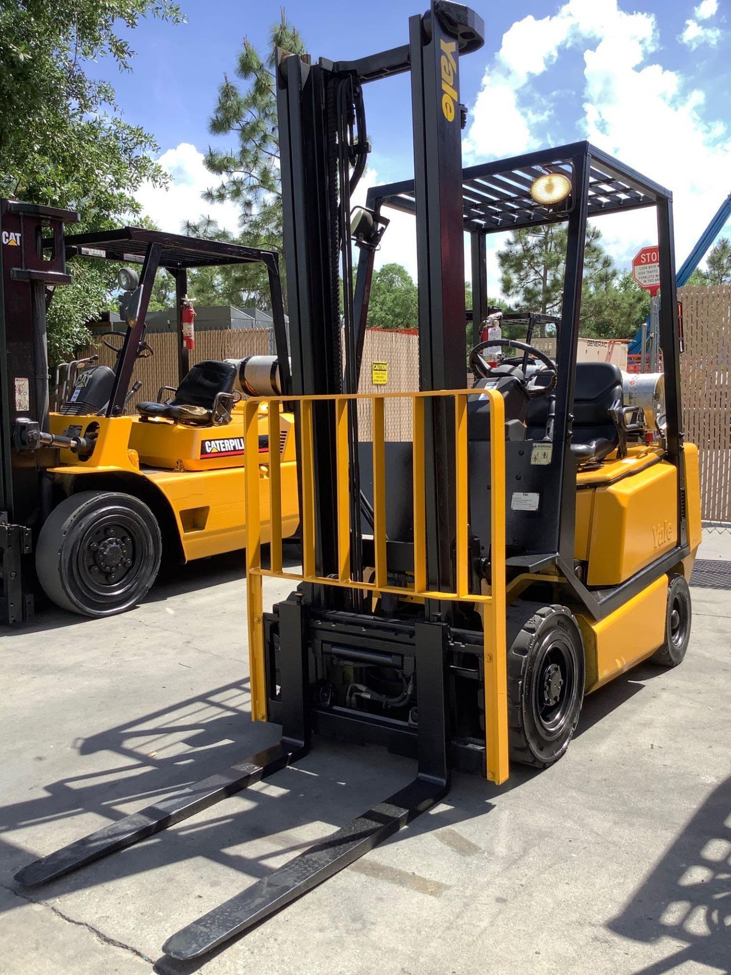 YALE LP FORKLIFT MODEL GLP040AFNUAV096 ,APPROX LOAD CAPACITY 4, 000 LBS - Image 7 of 13