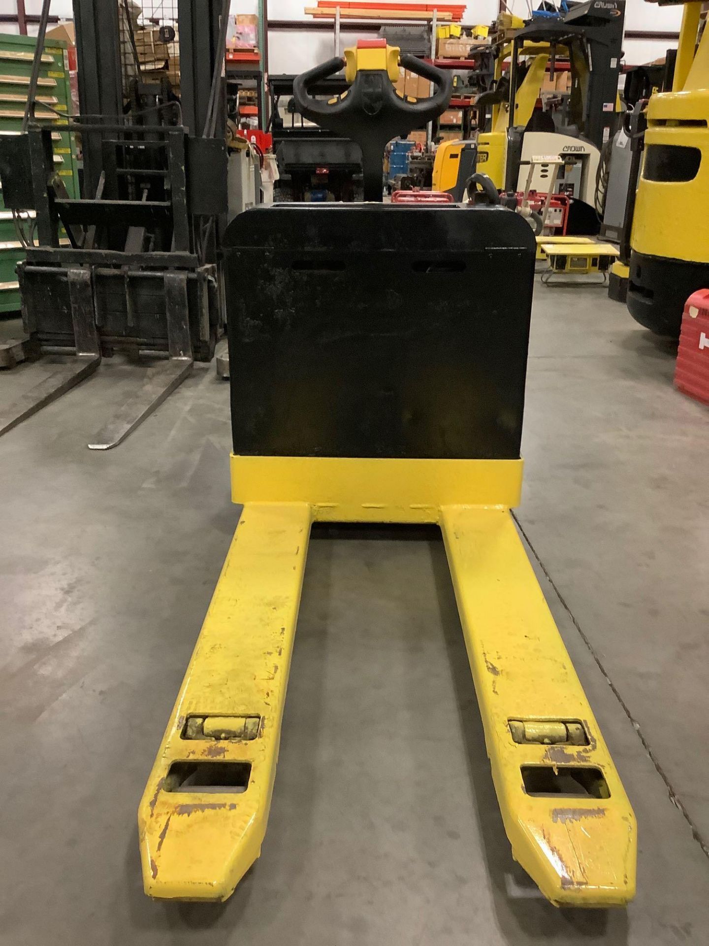 HYSTER ELECTRIC PALLET JACK MODEL W40Z,APPROX MAX CAPACITY 4000LBS RUNS AND OPERATES - Image 4 of 10