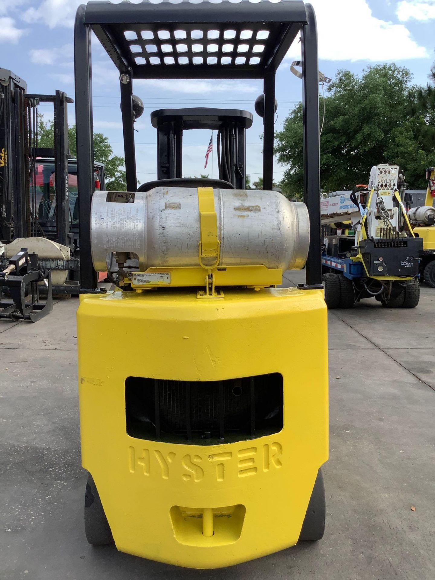 HYSTER LP FORKLIFT MODEL S35XL , APPROX LOAD CAPACITY 3,500 LBS , APPROX LOAD HEIGHT 191 IN, SIDE SH - Image 8 of 10