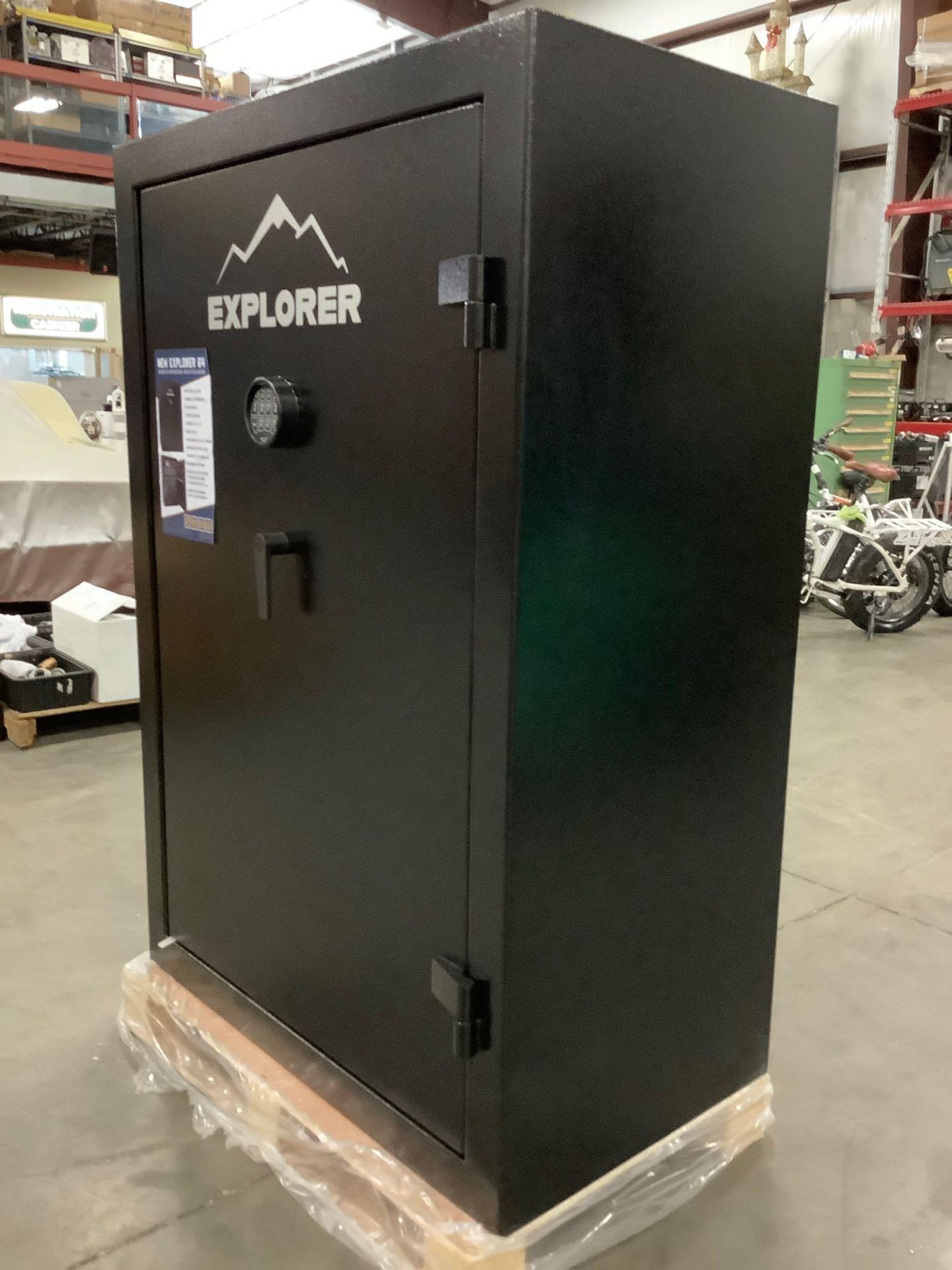 UNUSED EXPLORER GUN SAFE MODEL EX64-BKT-EL - Image 3 of 10