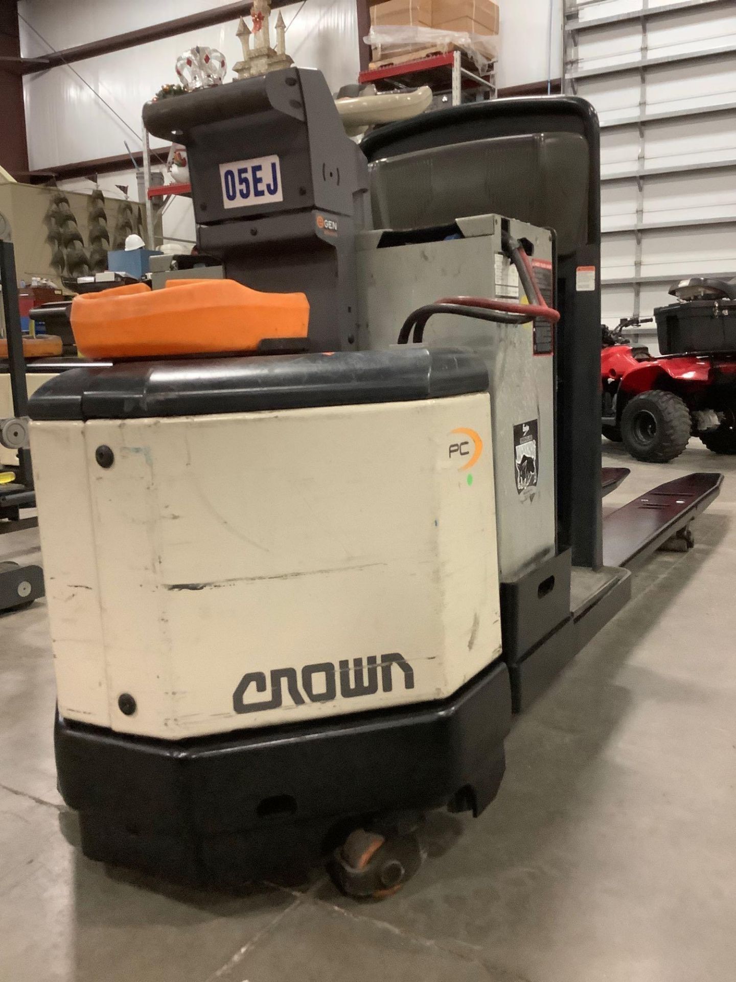 2012 CROWN PC4500-80 ELECTRIC PALLET JACK RUNS AND OPERATES - Image 13 of 14