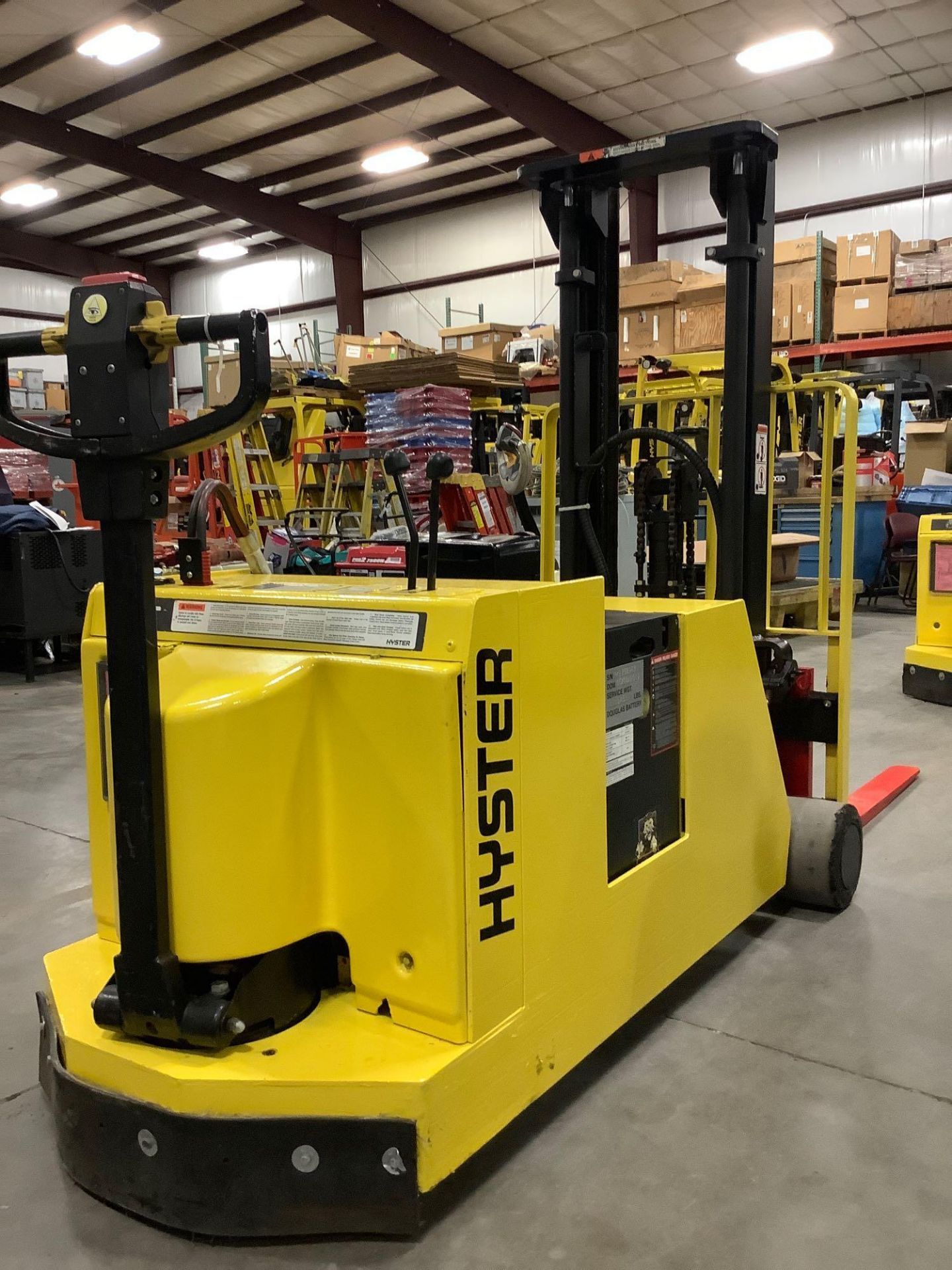 HYSTER ELECTRIC FORK LIFT TILT TRUCK MODEL W40XTC MAX CAPACITY 4000lbs LOAD HEIGHT 104.5