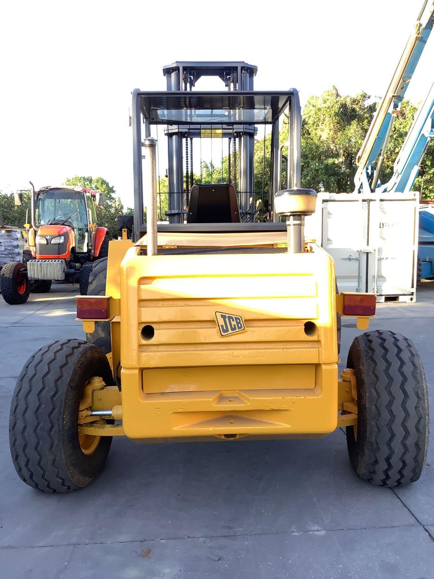 JCB ROUGH TERRAIN FORKLIFT MODEL 930, DIESEL, APPROX MAX CAPACITY 6000LBS - Image 3 of 9