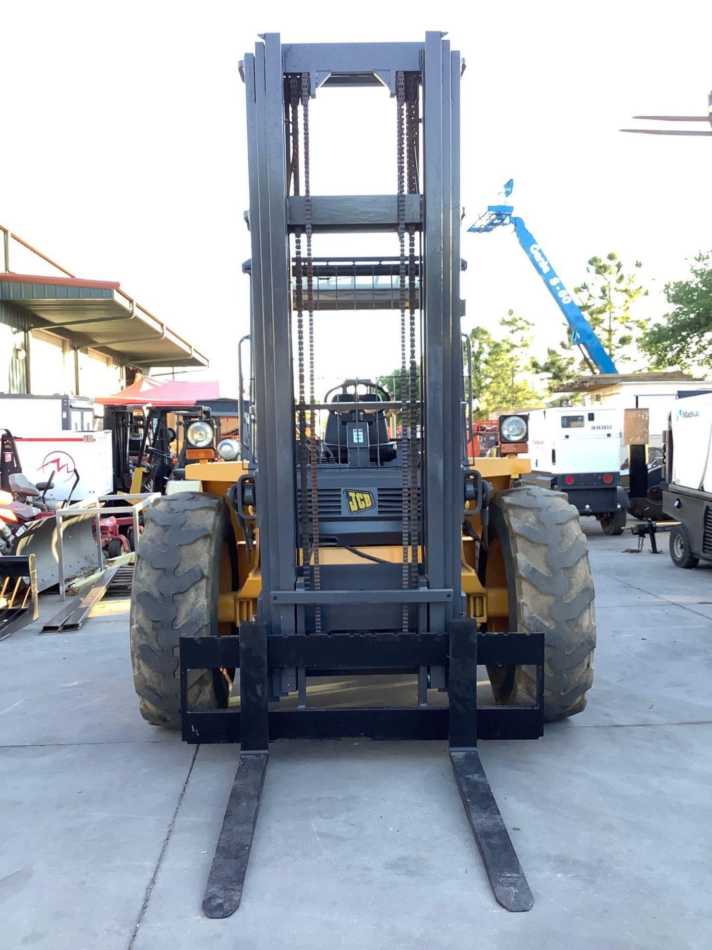 JCB ROUGH TERRAIN FORKLIFT MODEL 930, DIESEL, APPROX MAX CAPACITY 6000LBS - Image 5 of 9