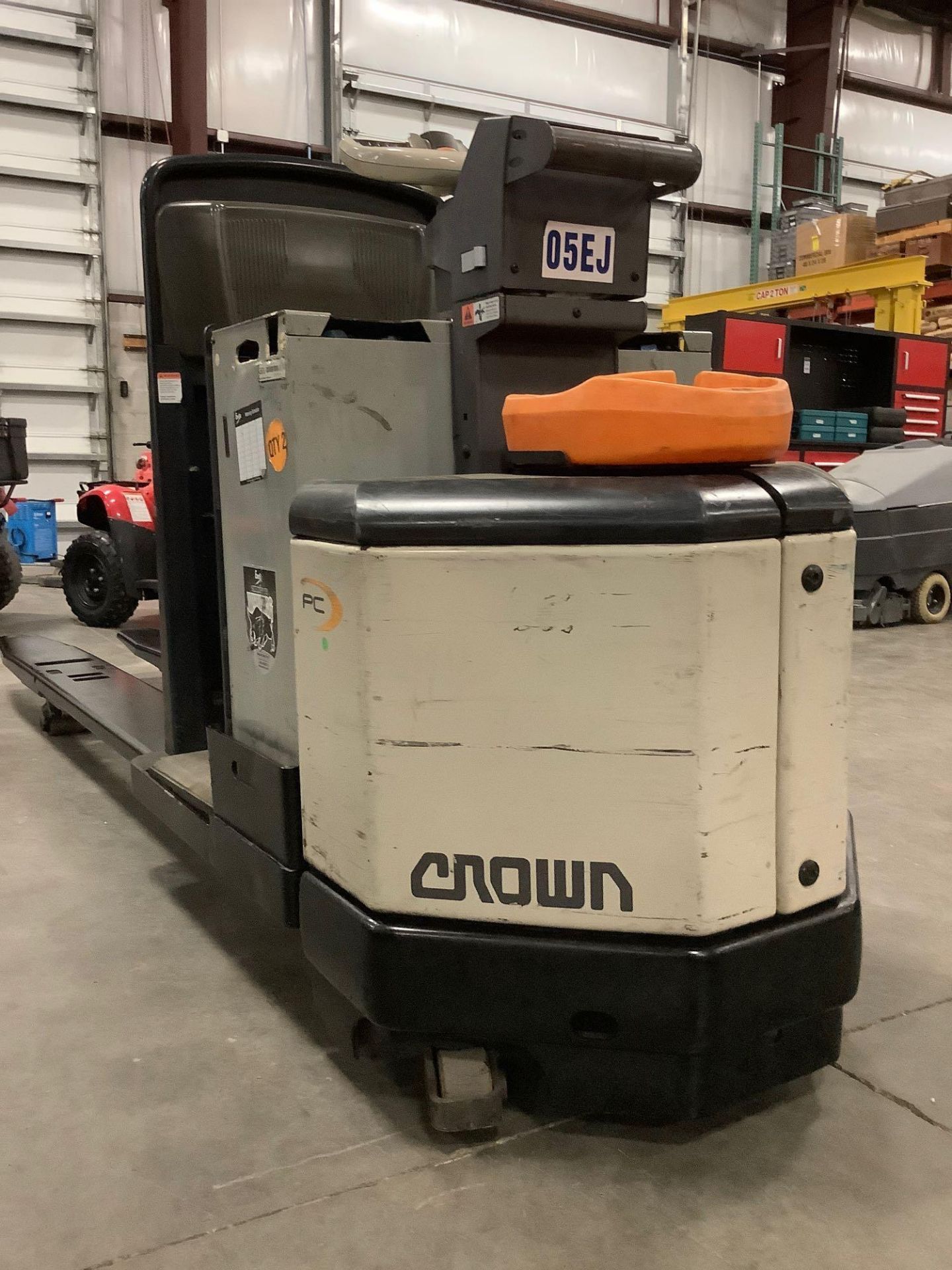 2012 CROWN PC4500-80 ELECTRIC PALLET JACK RUNS AND OPERATES - Image 6 of 14