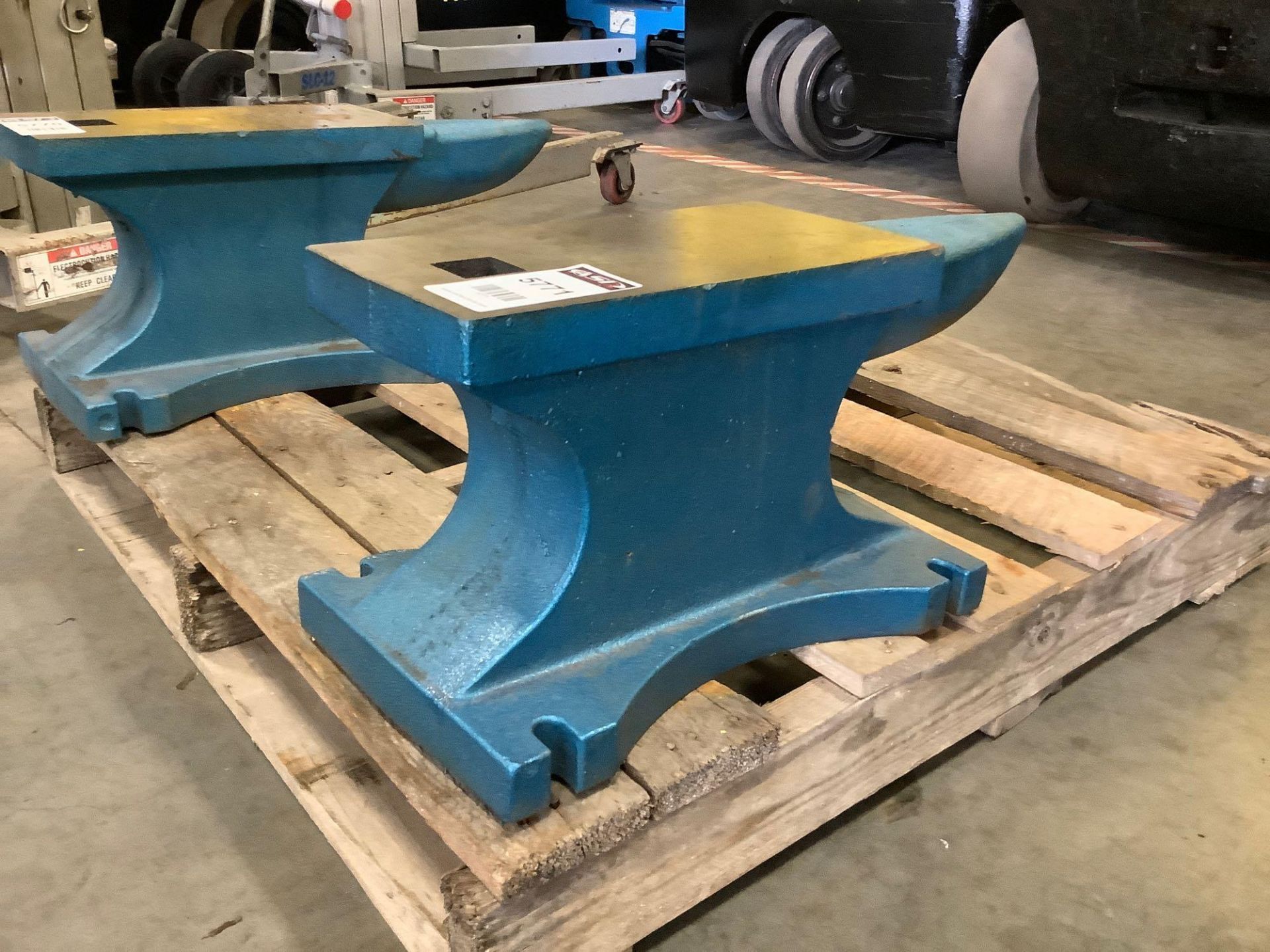 UNUSED 200LBS ANVIL - Image 5 of 6