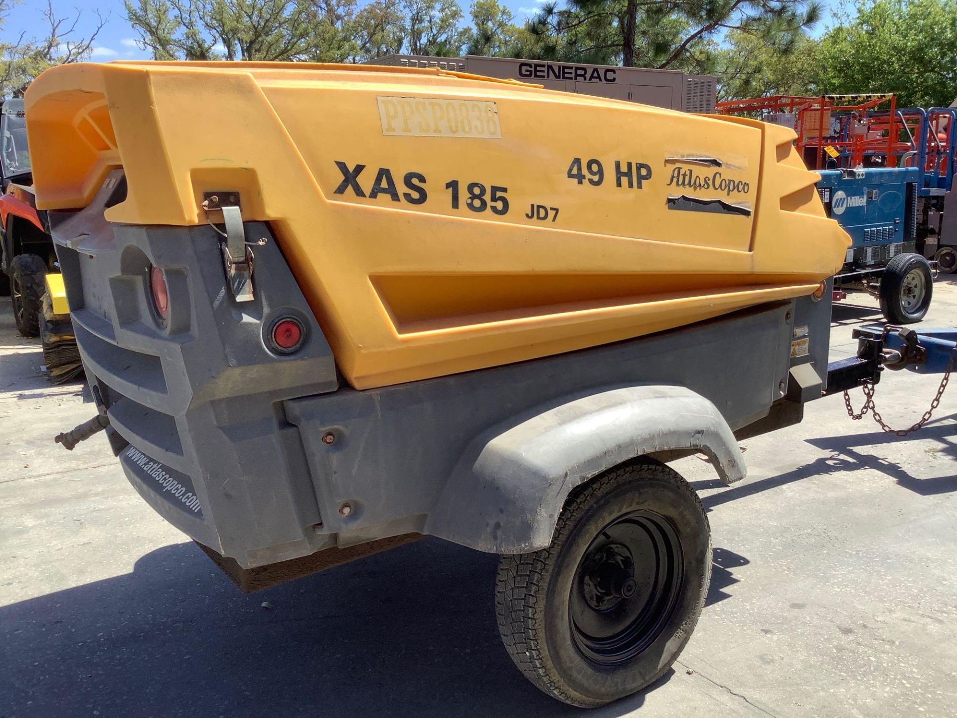 2013 ATLAS COPCO TRAILER MOUNTED AIR COMPRESSOR MODEL XAS 185, APPROX HRS SHOWING 1725, JOHN DEERE E - Image 2 of 11