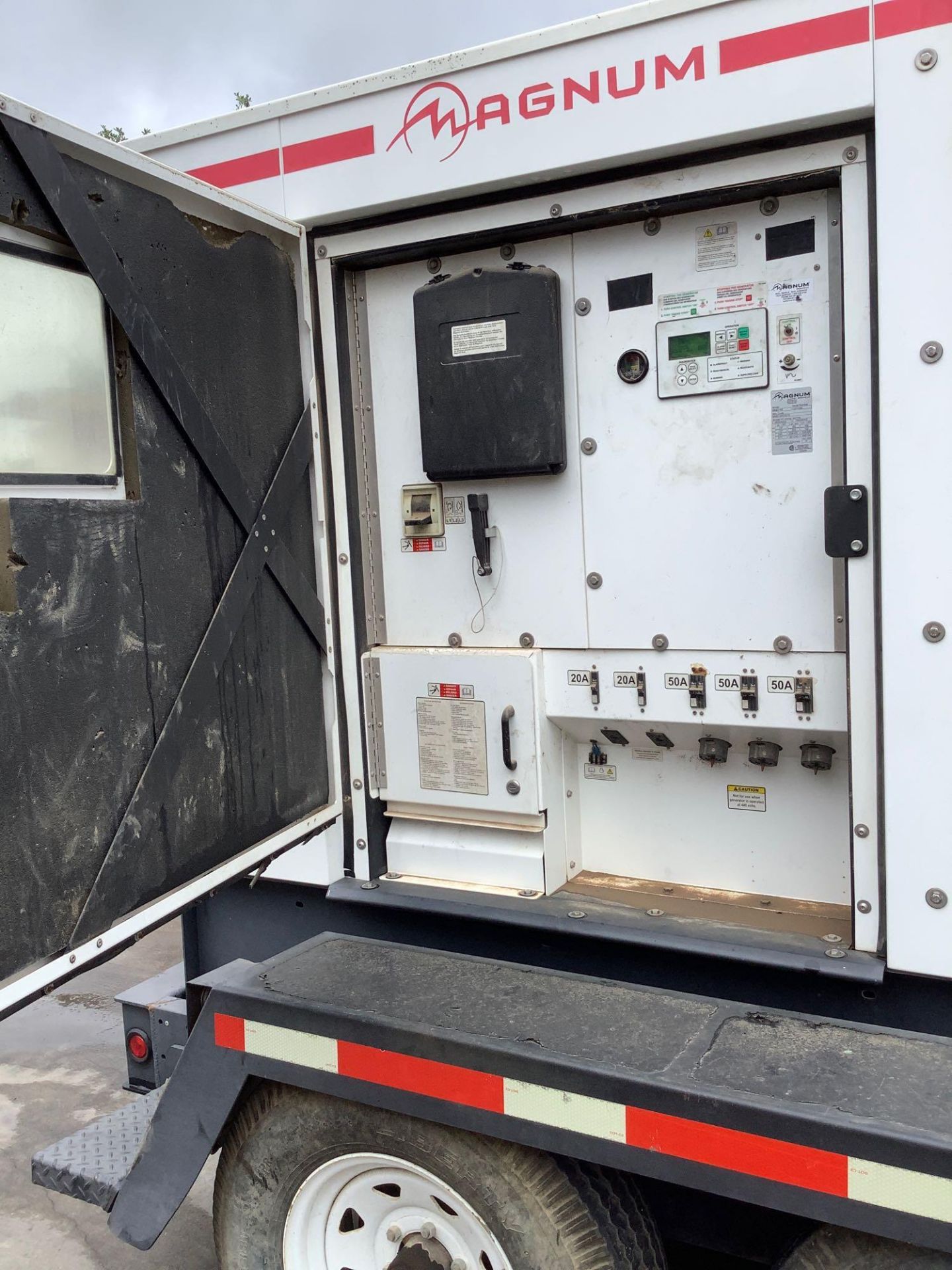2012 TRAILER MOUNTED DIESEL MAGNUM 185 GENERATOR MODEL 431PSL6306,PHASE 3 ,CONTINUOUS DUTY VOLTS 480 - Image 14 of 15