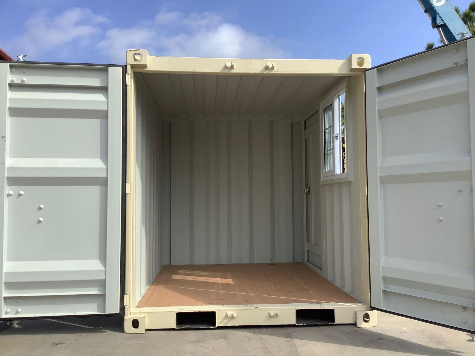 UNUSED 7' OFFICE / STORAGE CONTAINER, FORK PACKETS WITH SIDE DOOR ENTRANCE & SIDE WINDOW - Image 5 of 9