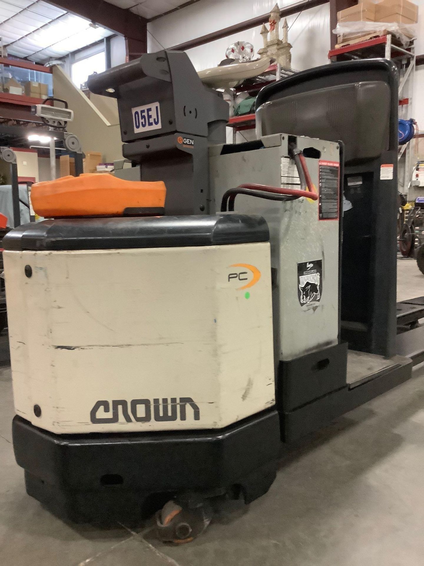 2012 CROWN PC4500-80 ELECTRIC PALLET JACK RUNS AND OPERATES - Image 5 of 14