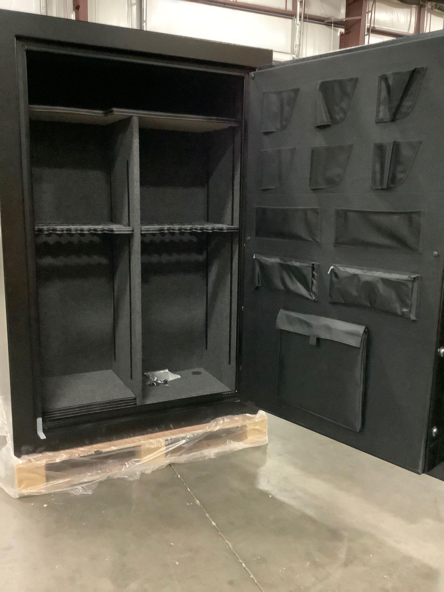 UNUSED EXPLORER GUN SAFE MODEL EX64-BKT-EL - Image 5 of 10