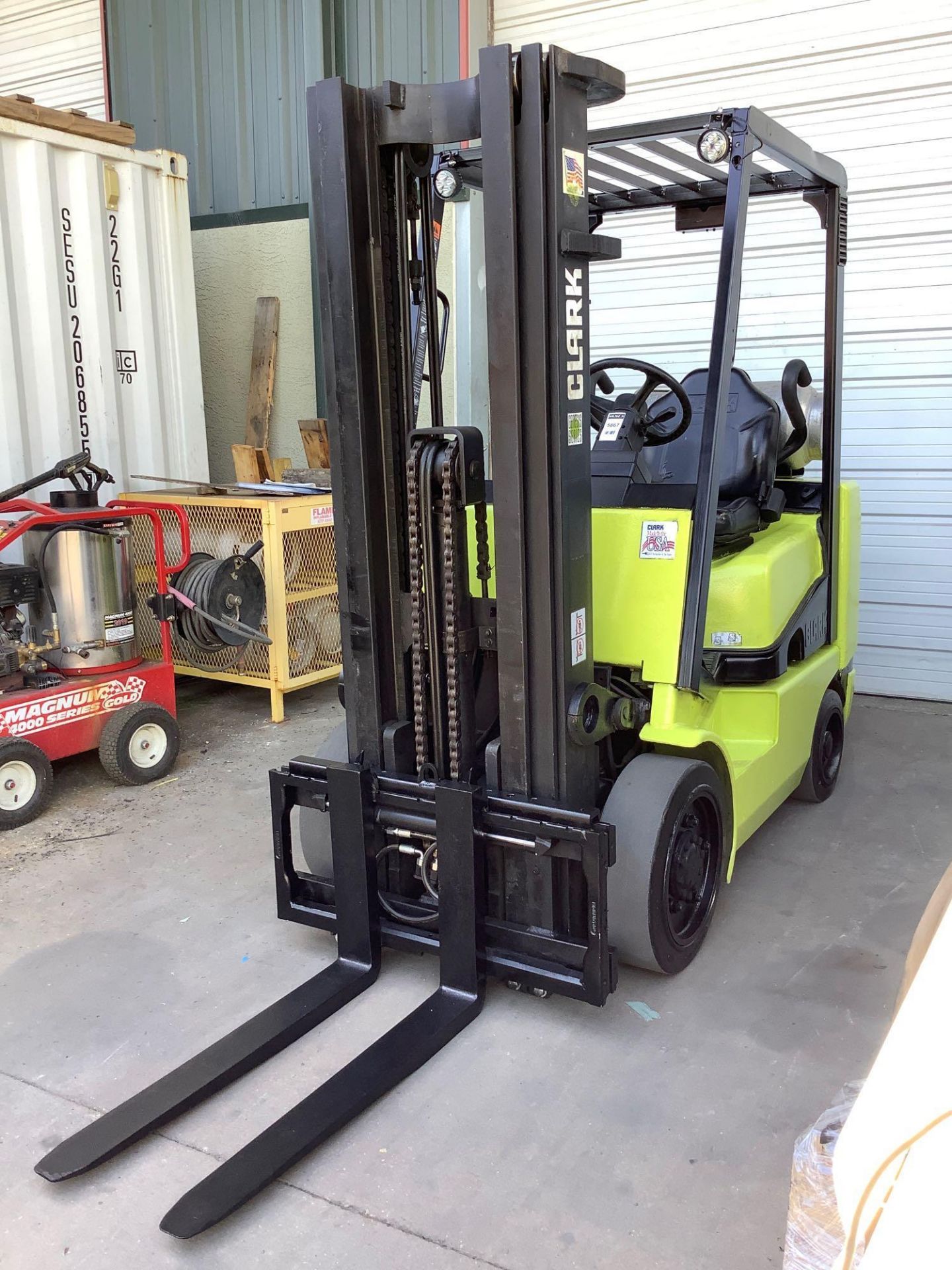 CLARK GENESIS SERIES FORKLIFT MODEL CGC25, APPROX LOAD CAPACITY 5,000 LBS - Image 3 of 8