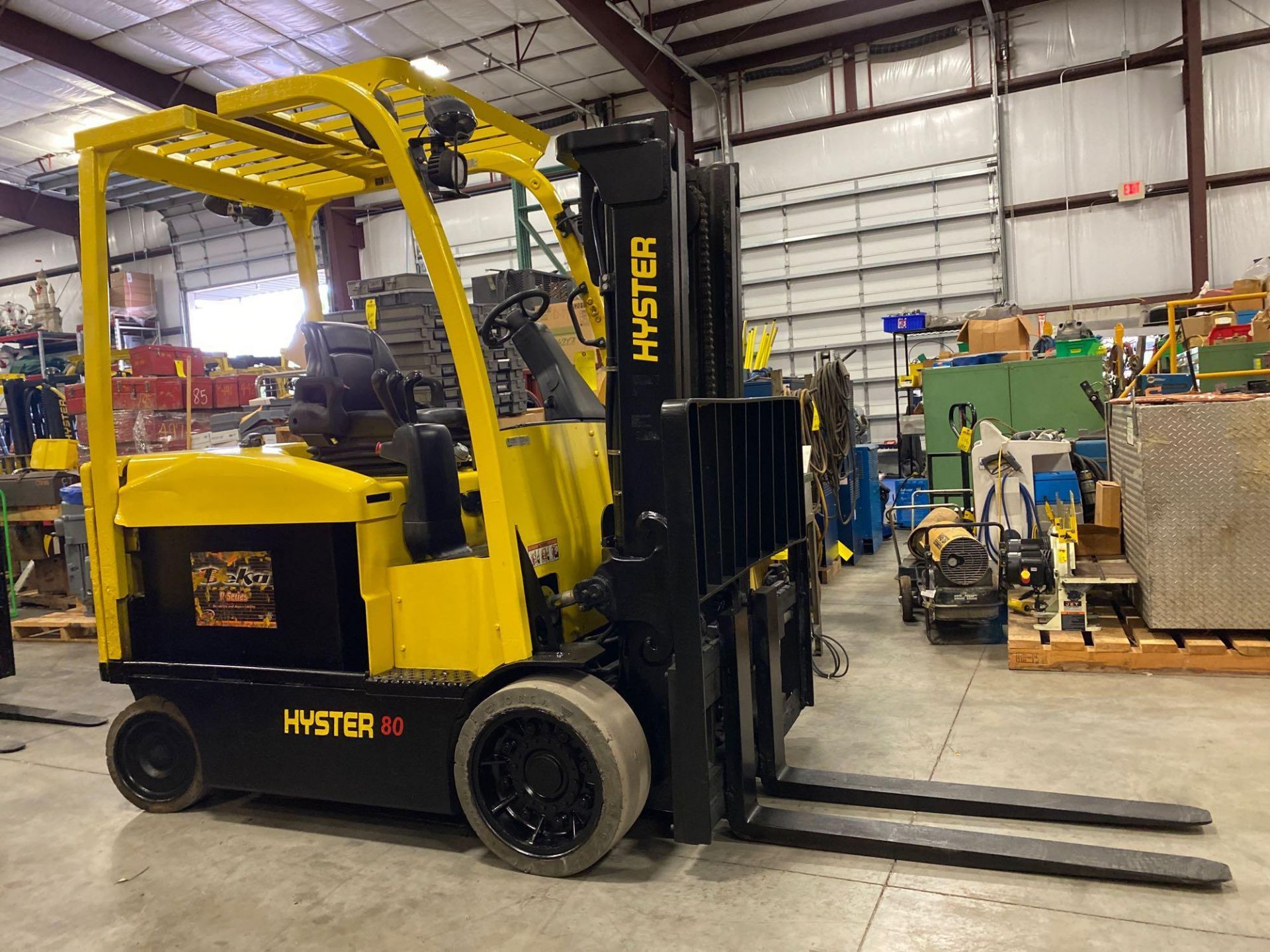 2014 HYSTER E80XN ELECTRIC FORKLIFT, 8,000 LB CAPACITY, 120.1" HEIGHT CAP, TILT, SIDE SHIFT, 36V