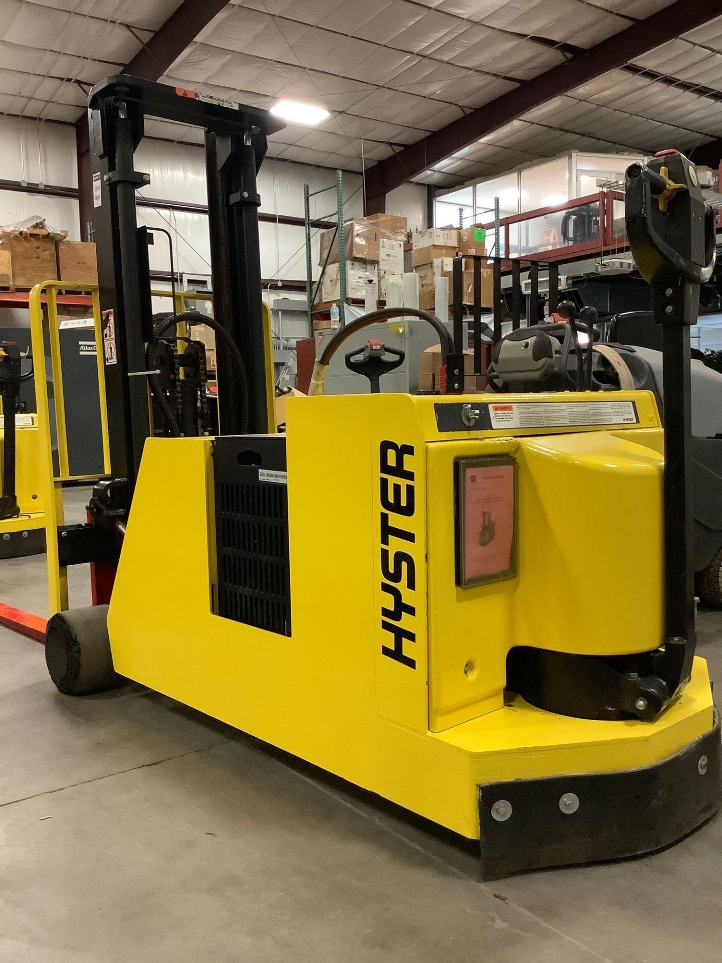 HYSTER ELECTRIC FORK LIFT TILT TRUCK MODEL W40XTC MAX CAPACITY 4000lbs LOAD HEIGHT 104.5 - Image 5 of 5