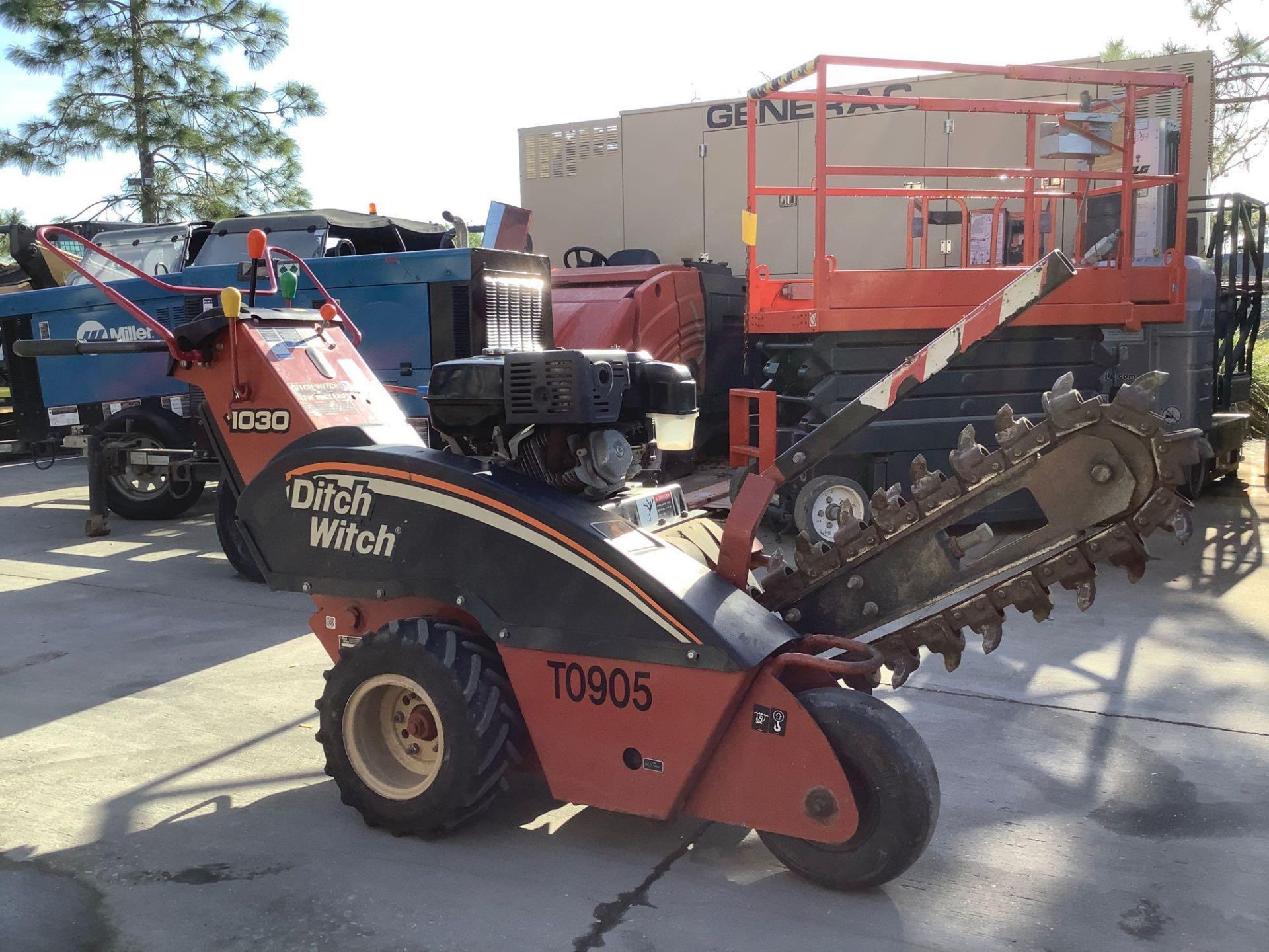 DITCH WITCH WALK BEHIND TRENCHER MODEL 1030, GAS POWERED, RUNS & OPERATES - Image 6 of 11