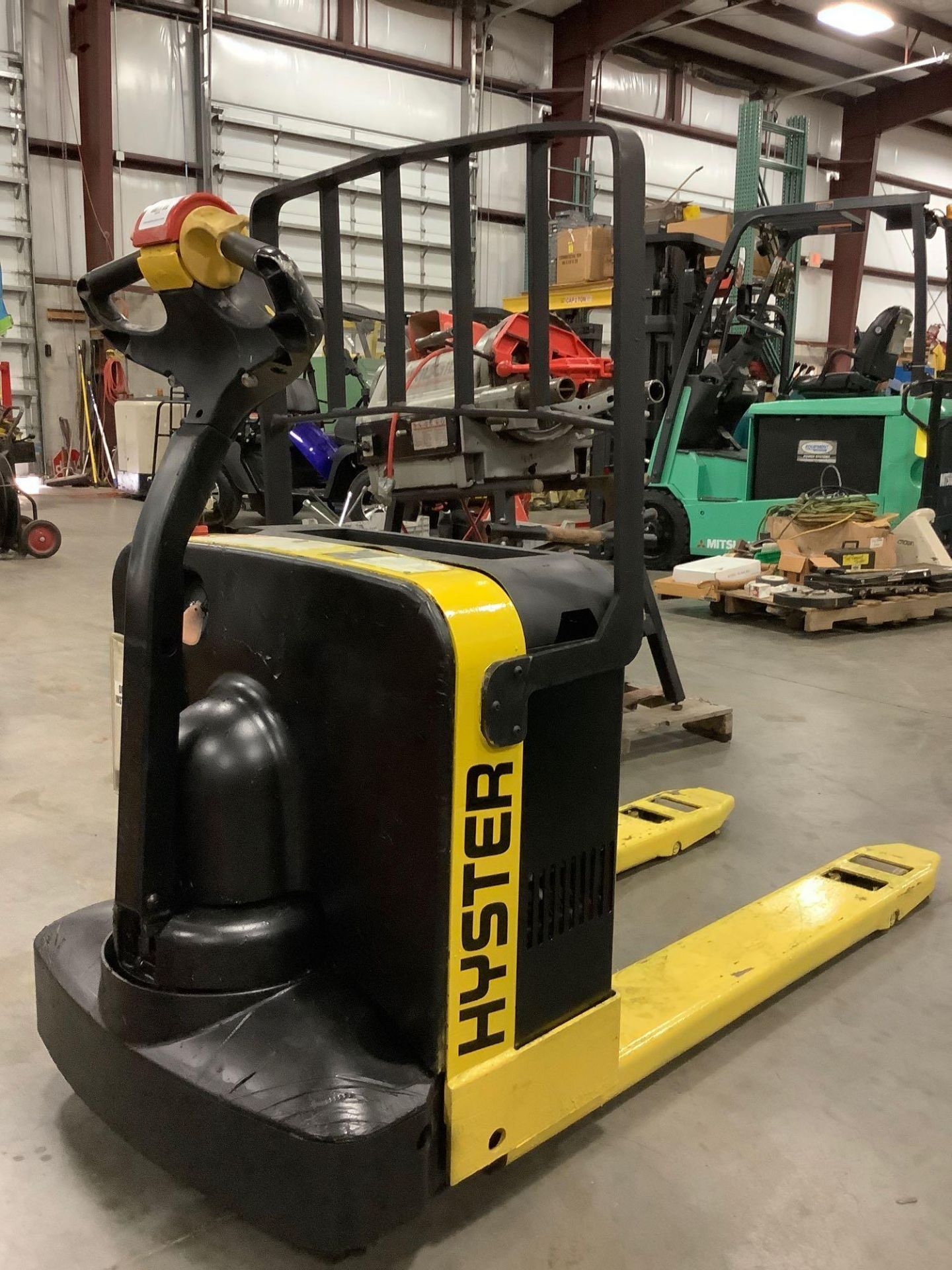 HYSTER ELECTRIC PALLET JACK MODEL W40Z,APPROX MAX CAPACITY 4000LBS RUNS AND OPERATES - Image 2 of 11