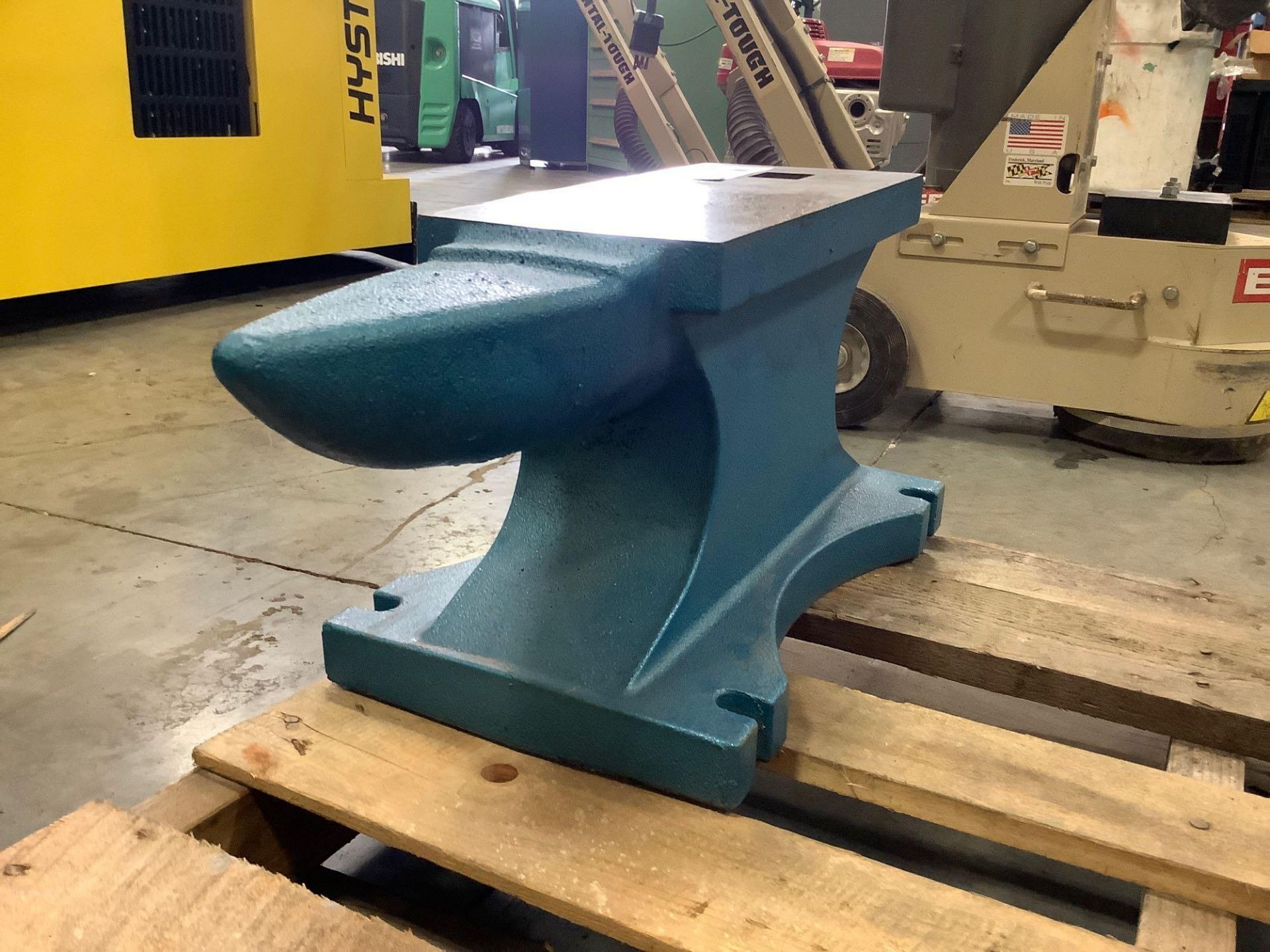 UNUSED 200LBS ANVIL - Image 2 of 6