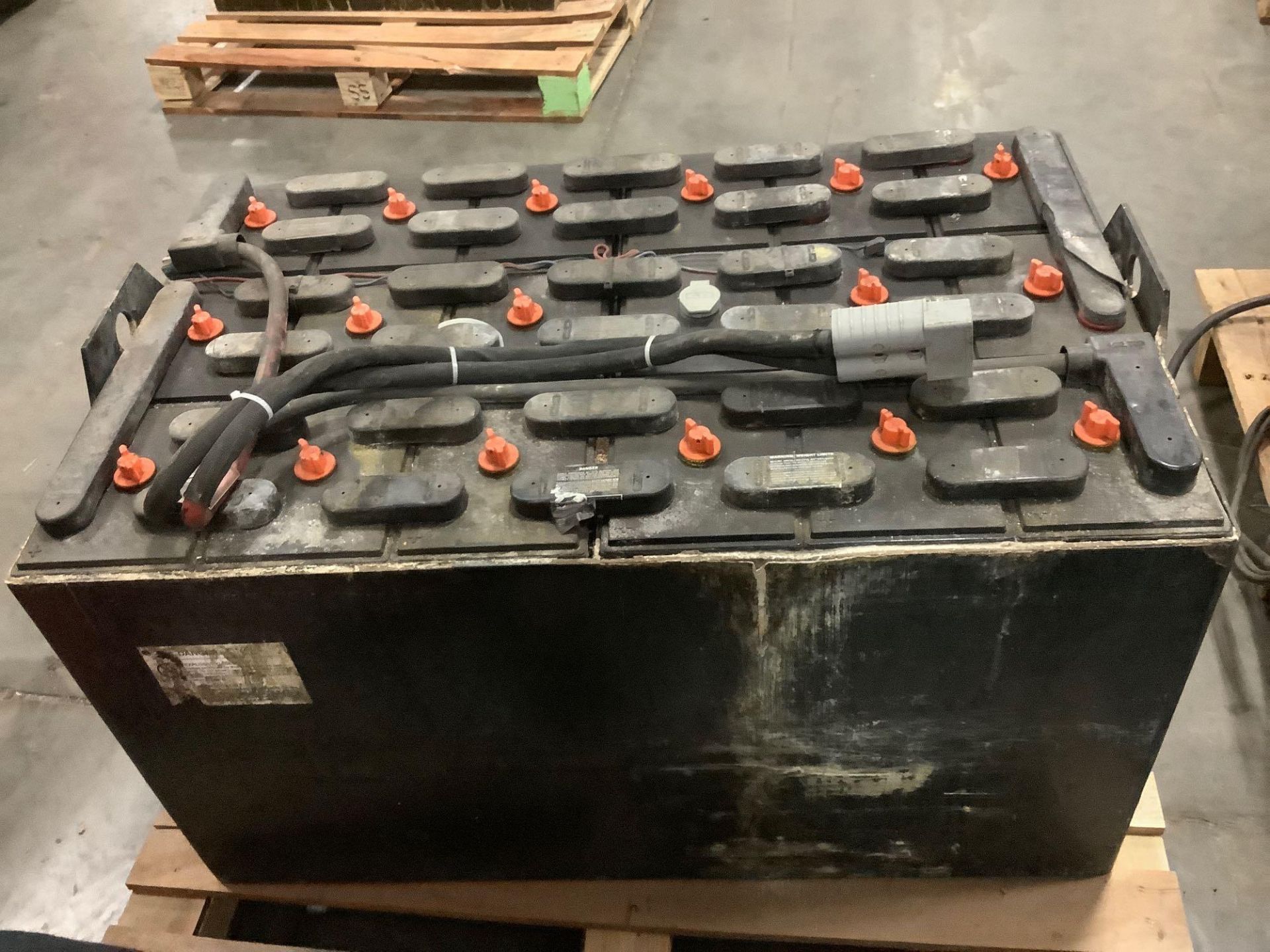 C&D TECHNOLOGIES C-LINE INDUSTRIAL FORKLIFT BATTERY CHARGER SERIAL #6H50936 APPROX 36 VOLTS - Image 2 of 3