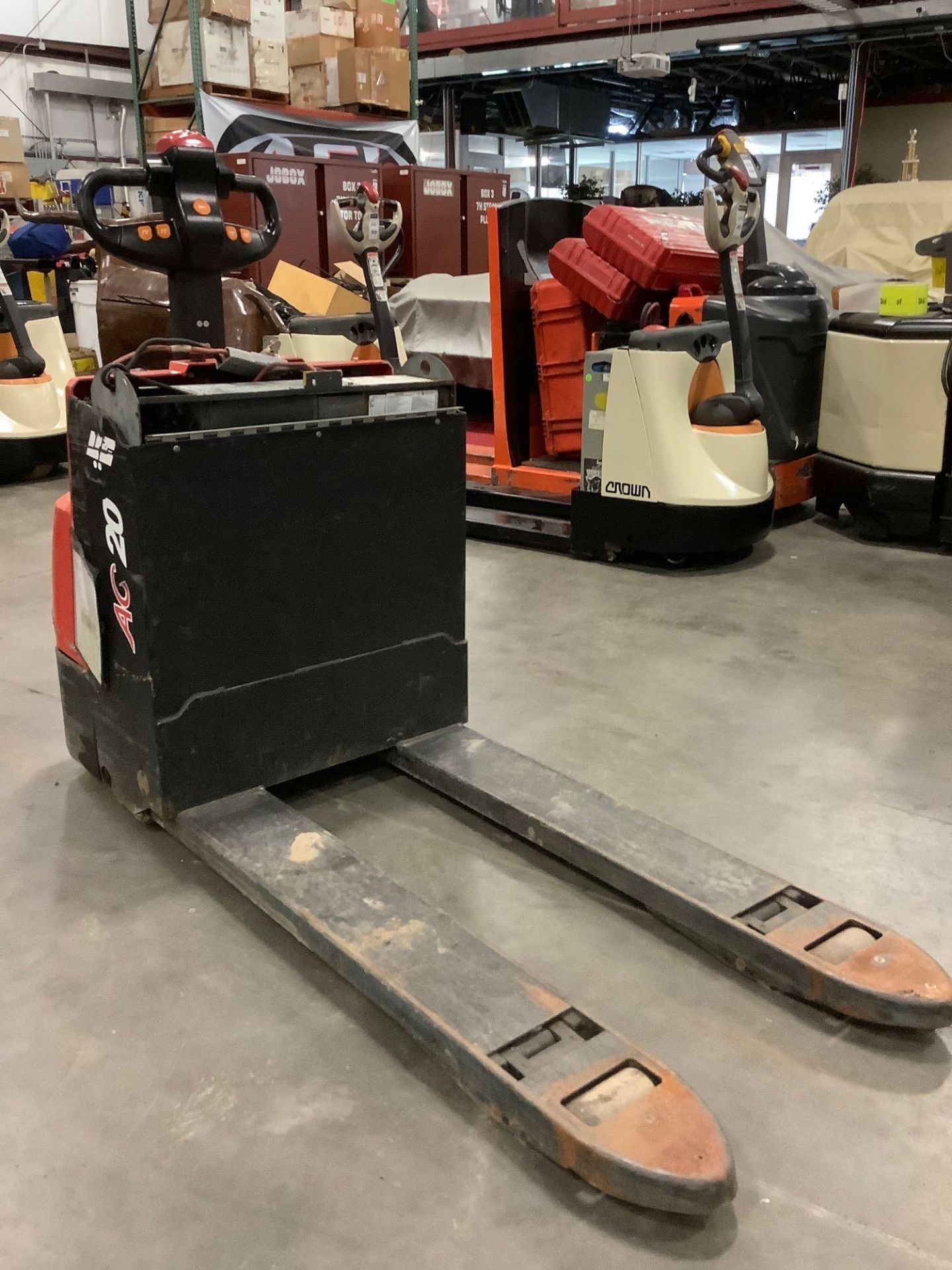 HELI PALLET JACK MODEL CBD20, ELECTRIC, APPROX MAX CAPACITY 4400, ELECTRICAL ISSUE, CONDITION UNKNOW - Image 5 of 9