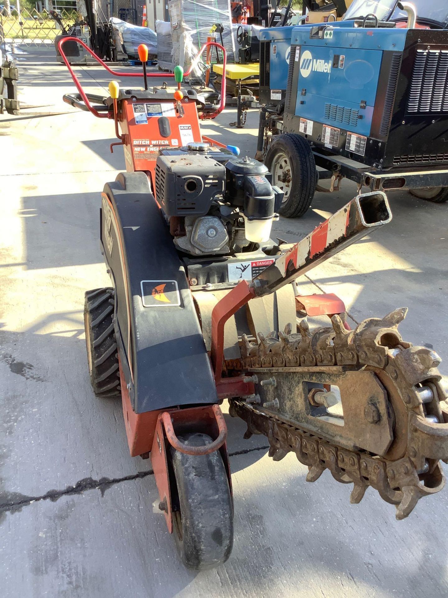DITCH WITCH WALK BEHIND TRENCHER MODEL 1030, GAS POWERED, RUNS & OPERATES - Image 5 of 11