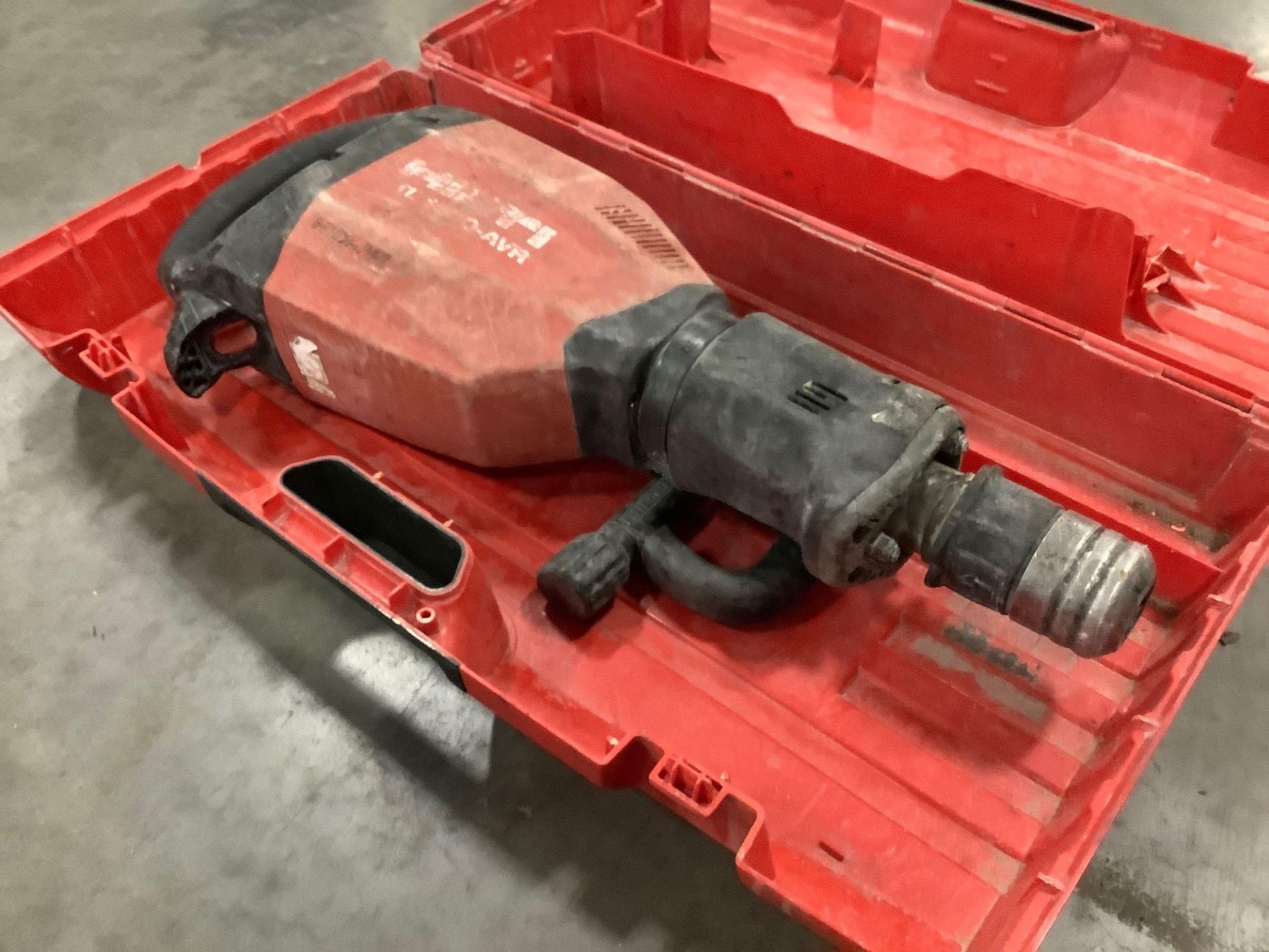 HILTI BREAKER MODEL TE1000-AVR, APPROX 120V WITH CARRYING CASE - Image 3 of 5