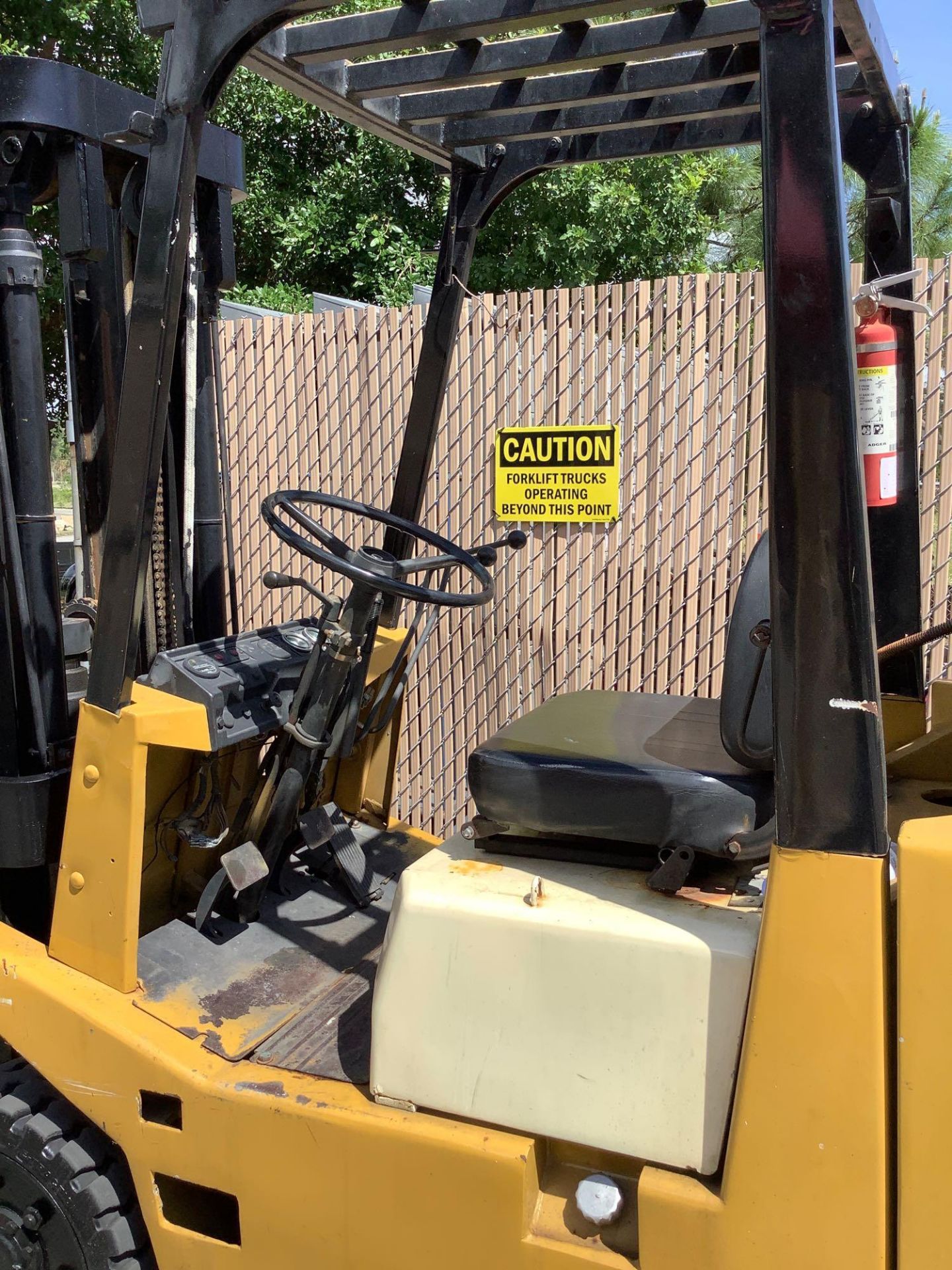 TCM FORKLIFT MODEL FCG25N6 , APPROX CAPACITY 5000LBS, TILT, RUNS AND OPERATES - Image 9 of 10